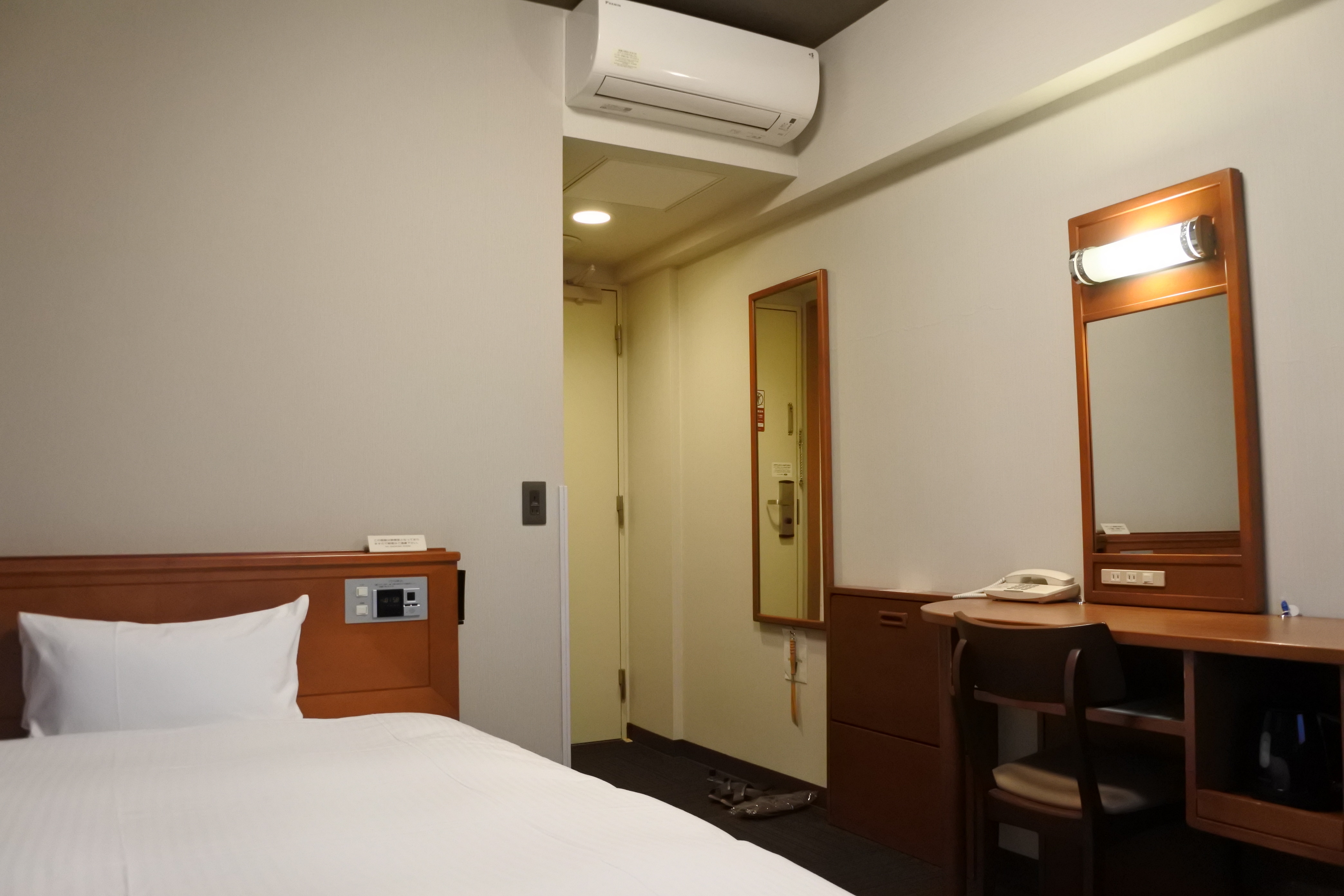 ◆ Standard single room (bed width 140cm x 196cm / room size 13 square meters)