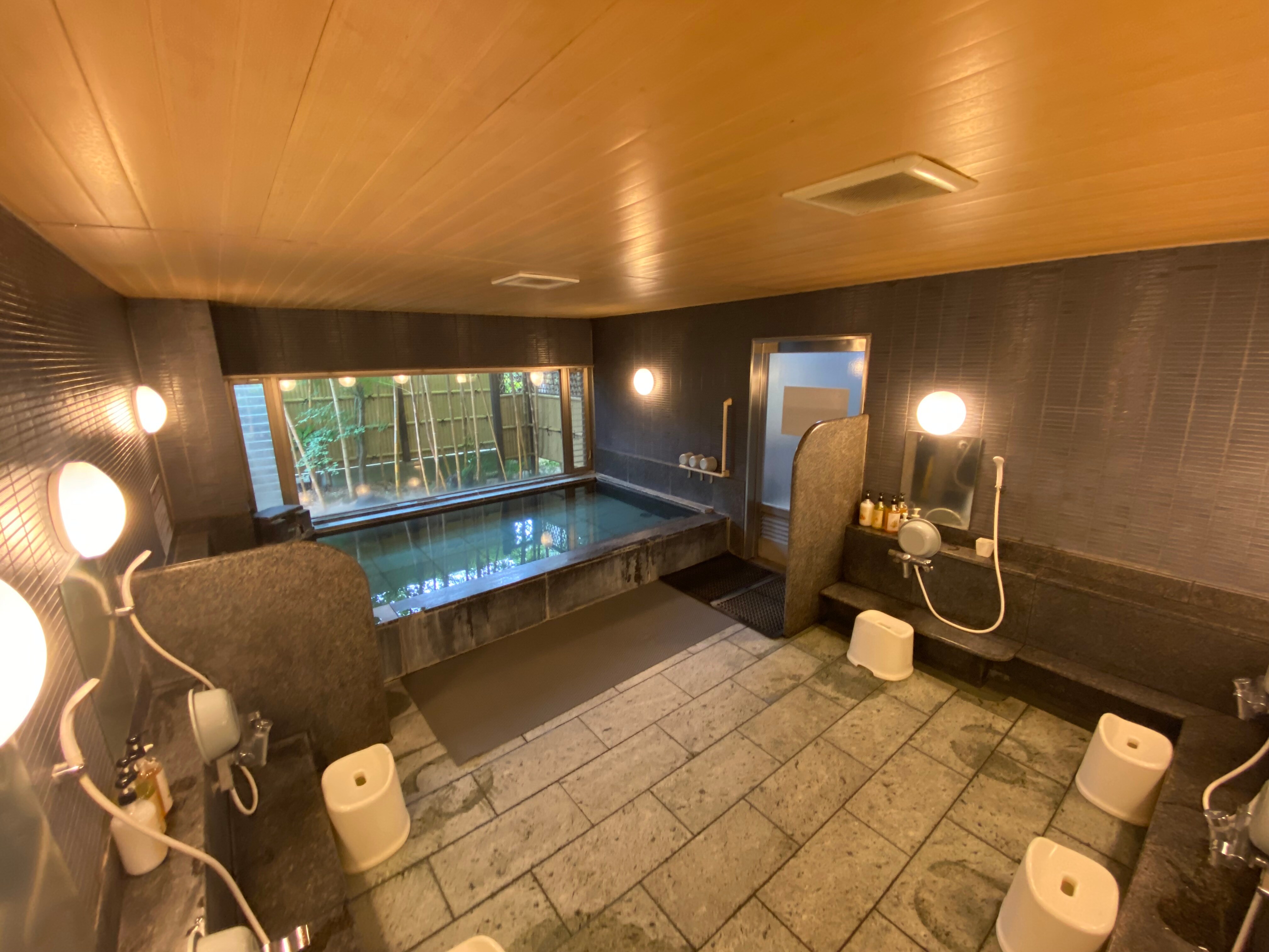 ห้องอาบน้ำสาธารณะขนาดใหญ่