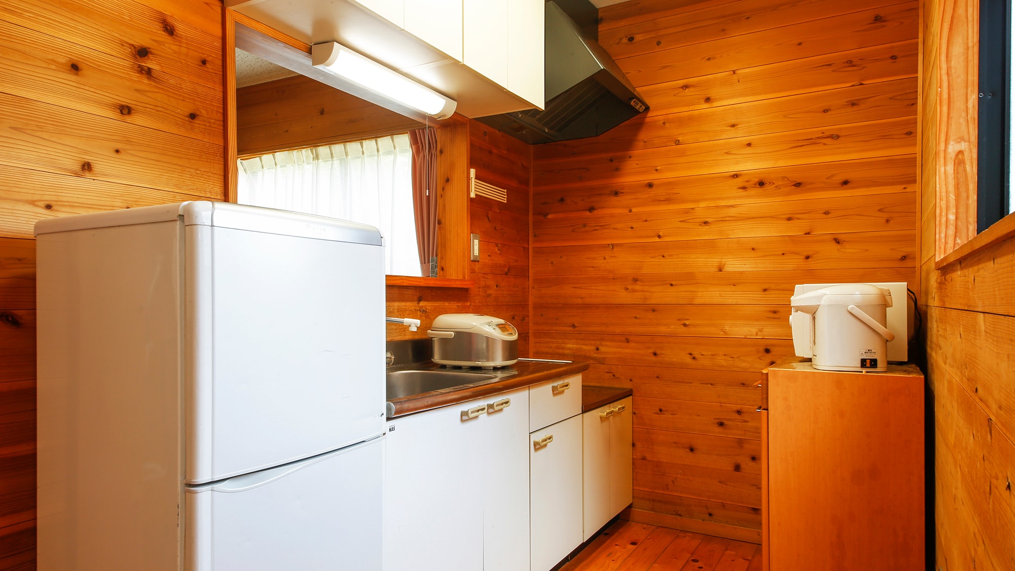 [Cottage: Maximum 6 people] Kitchen (equipped with refrigerator and cooking utensils)