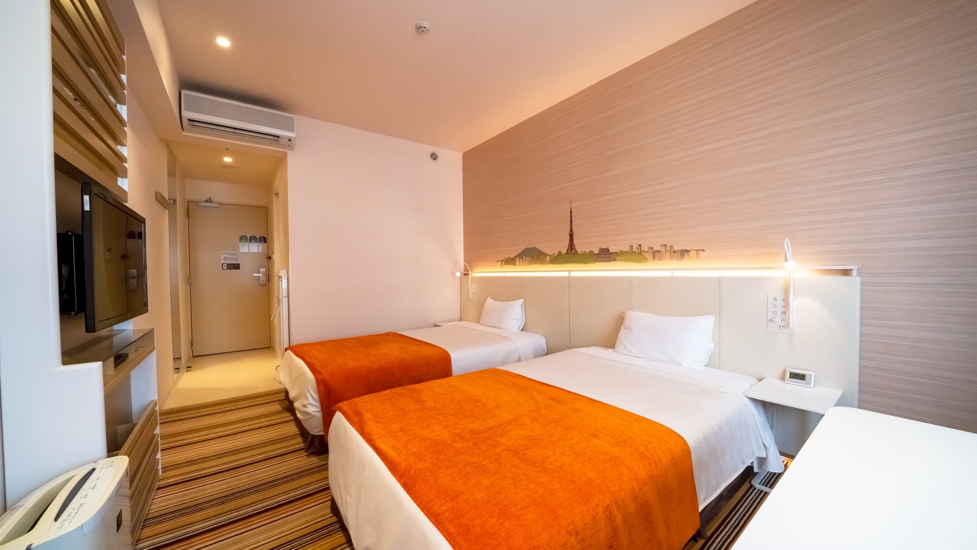 T Building - Twin Room (Fresh Orange)
