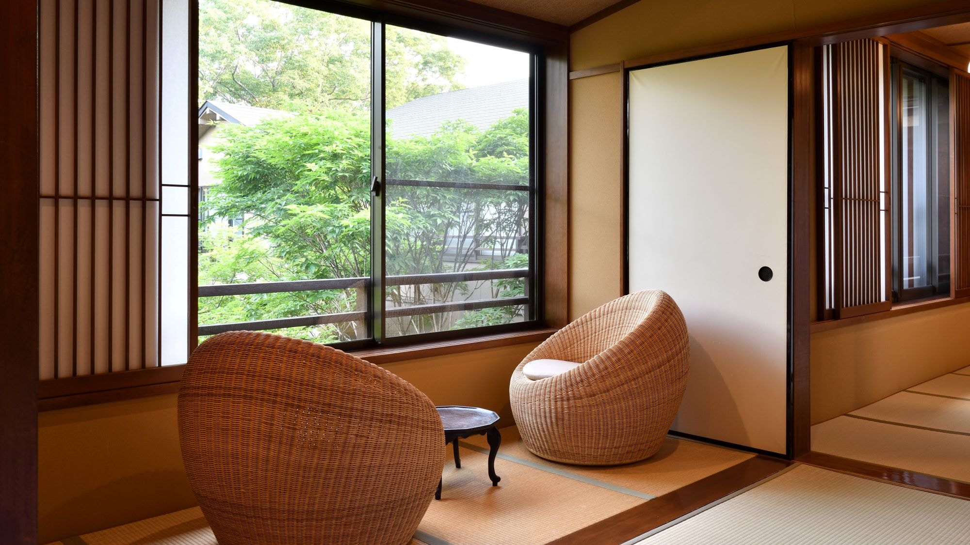Nishiki wood round chair*