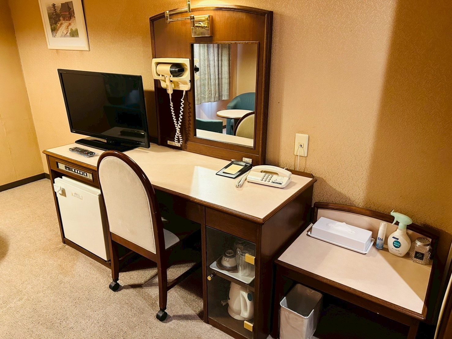 Double room wide type with desk