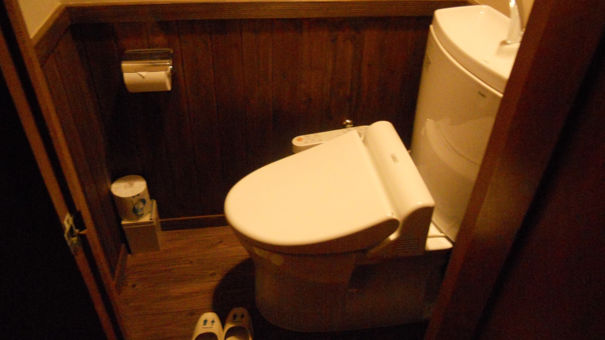Guest room toilet