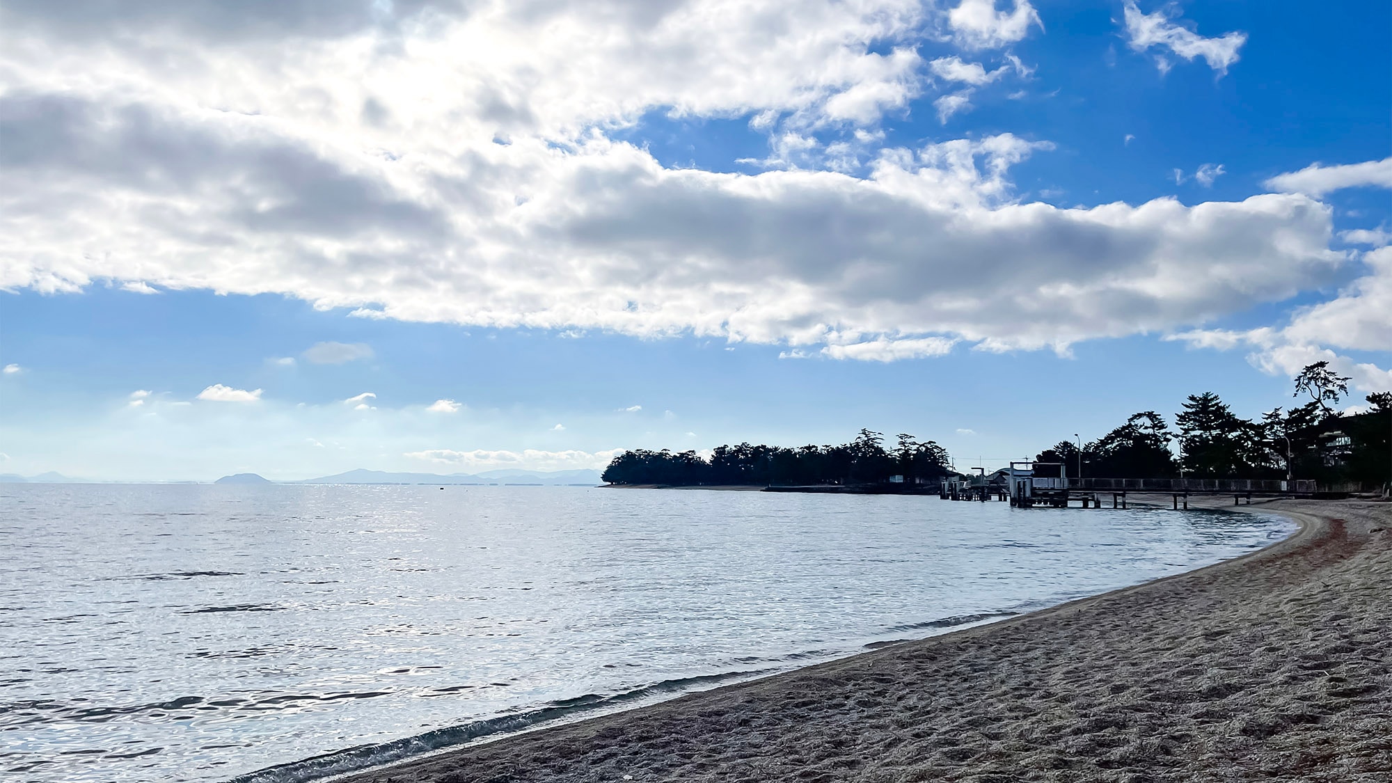 ・It's also nice to take a walk along Lake Biwa while feeling the breeze.