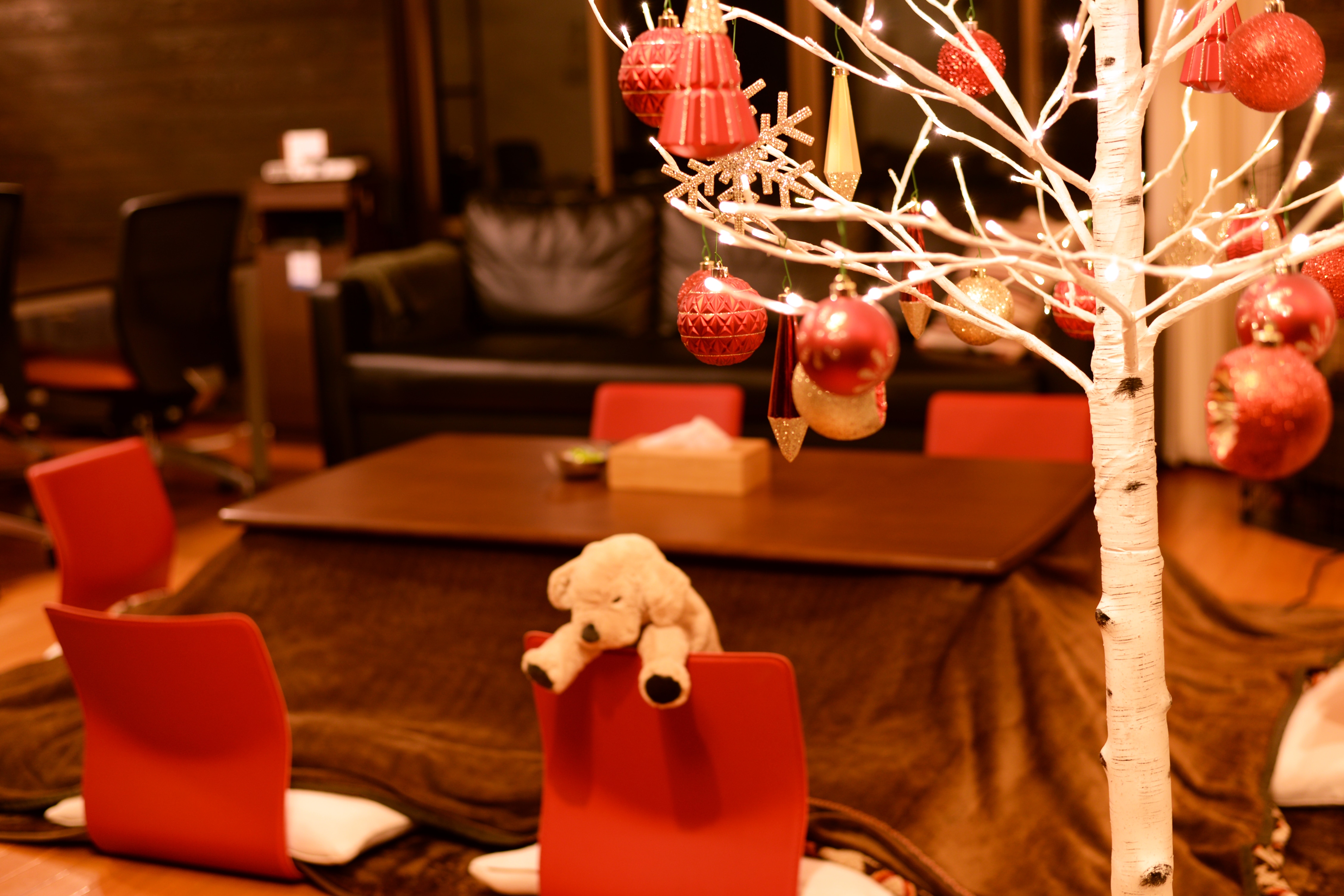 Set up a Christmas tree and a kotatsu