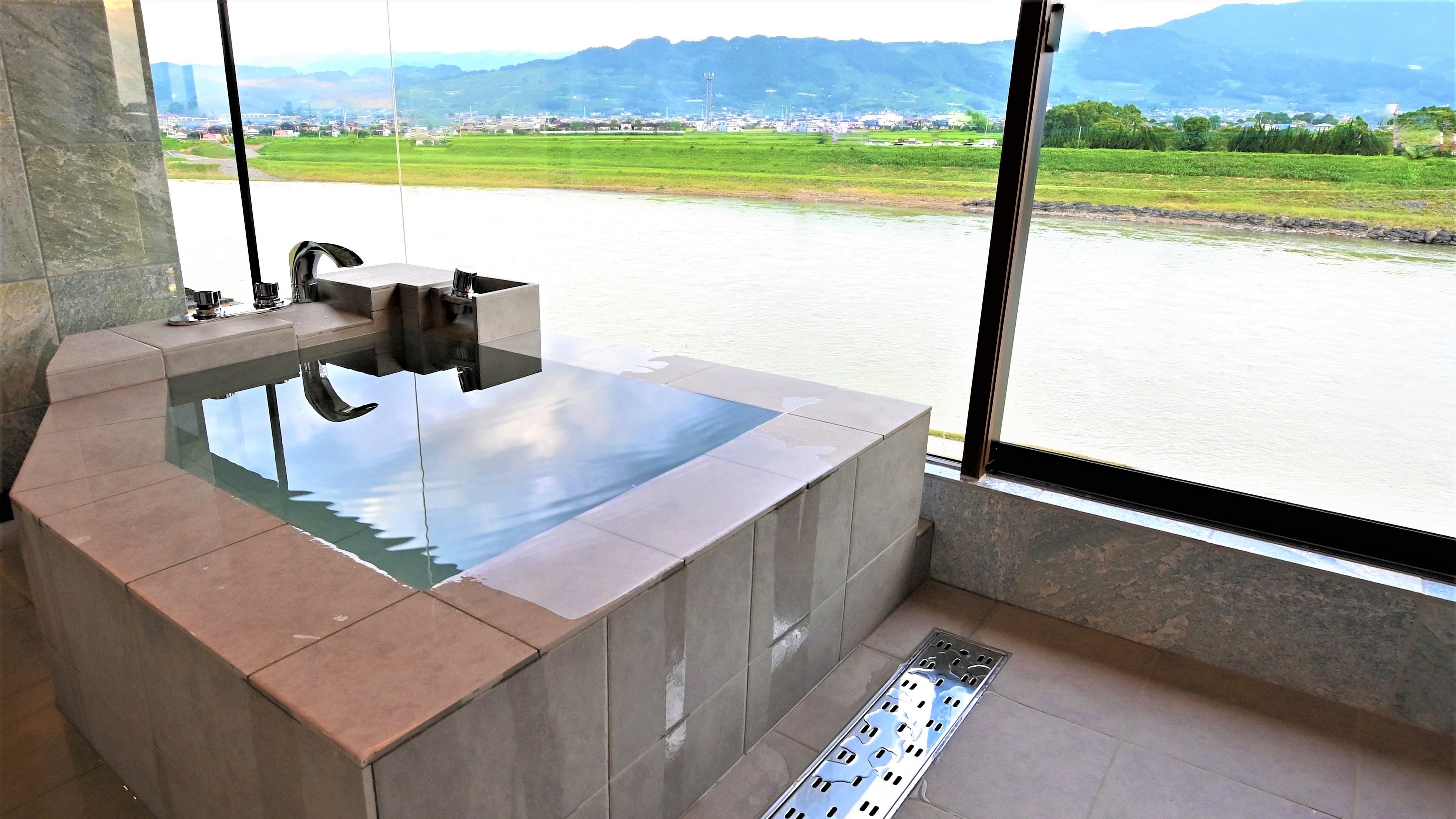 An example of a river view suite bath