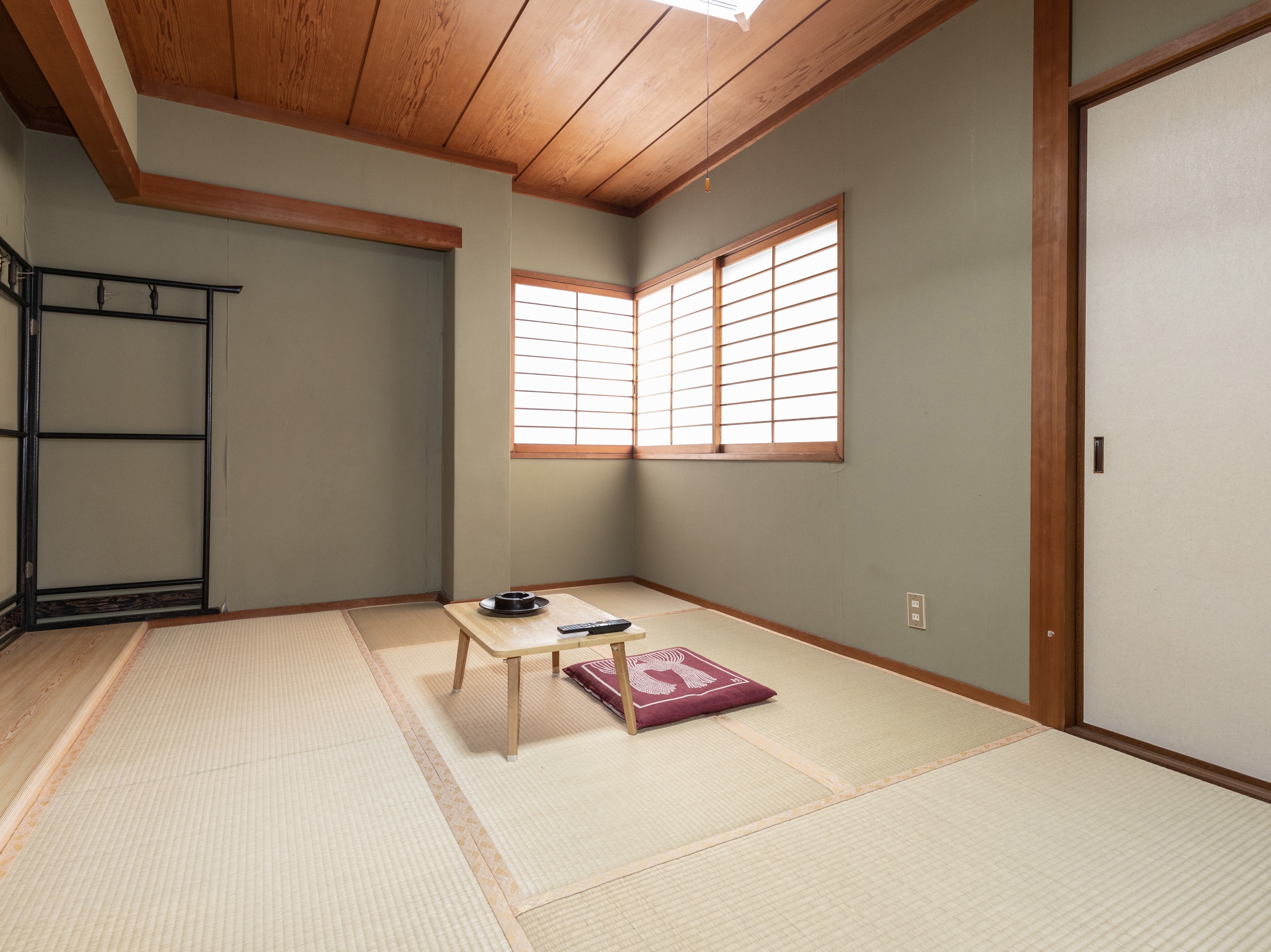 [Smoking] Japanese-style room for 1-3 people (no bath)