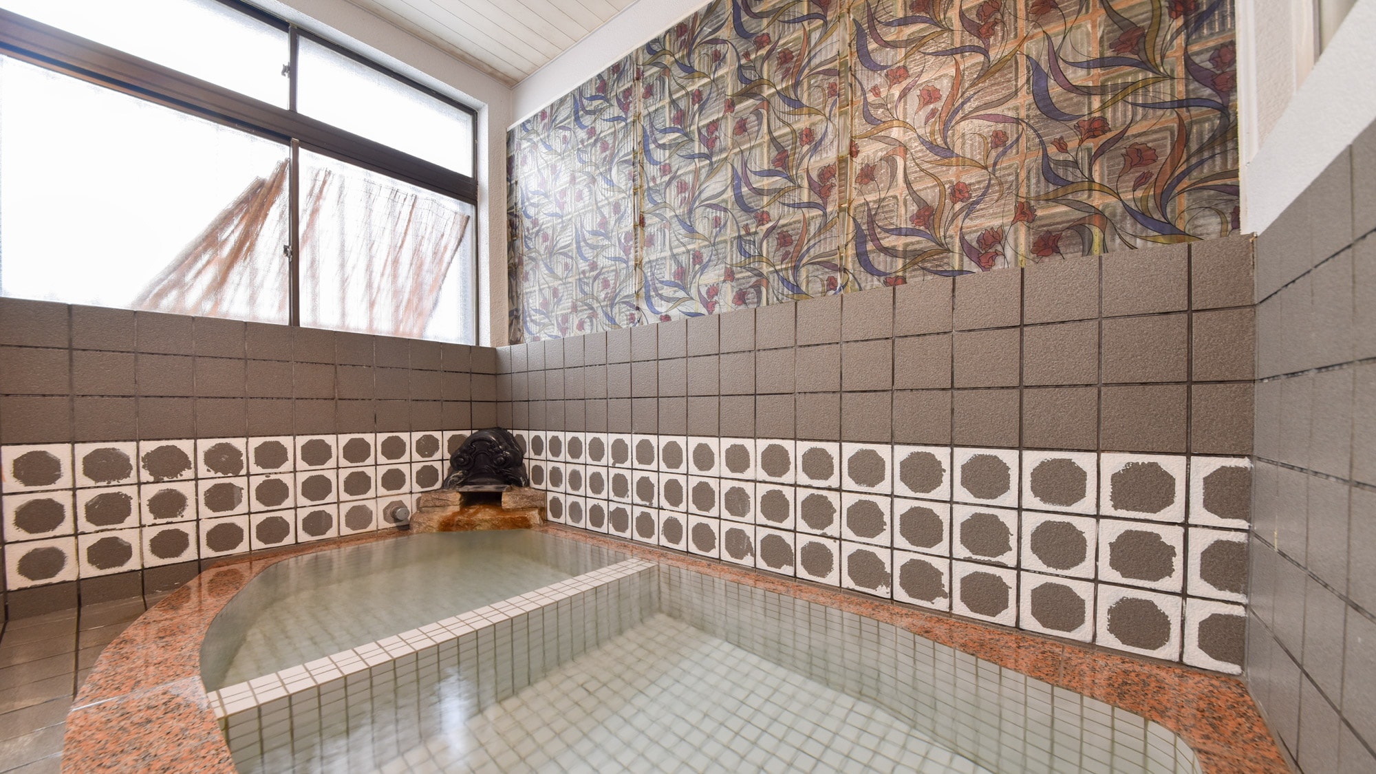 *Men's bath: Enjoy the soft spring water and smooth feel on your skin.