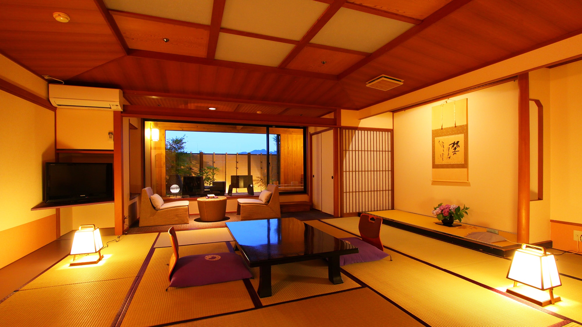 Guest room with open-air bath "Mokuren"