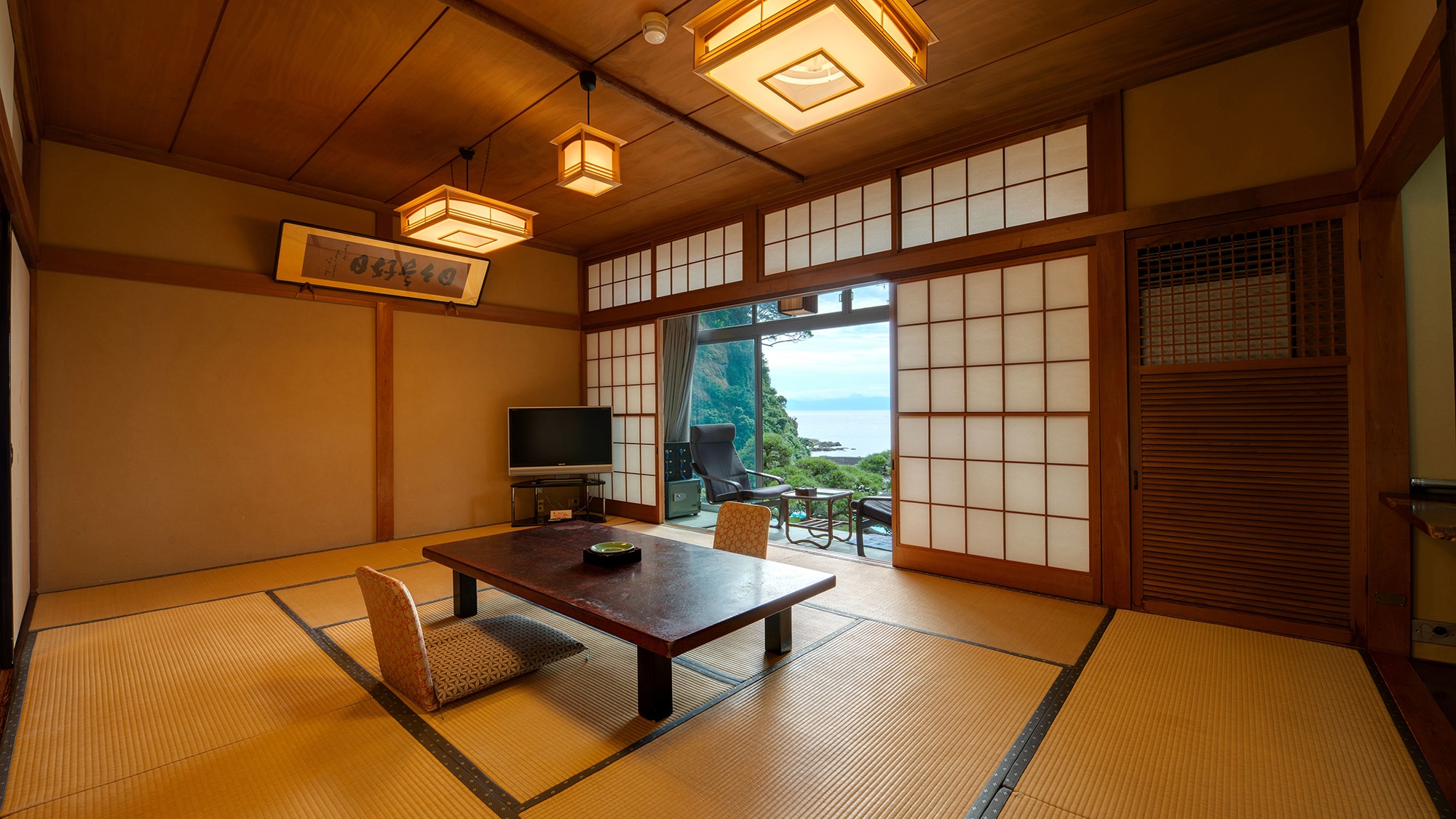 * [湘南海岸景觀日式房間與隔壁房間]您可以從房間俯瞰相模灣。