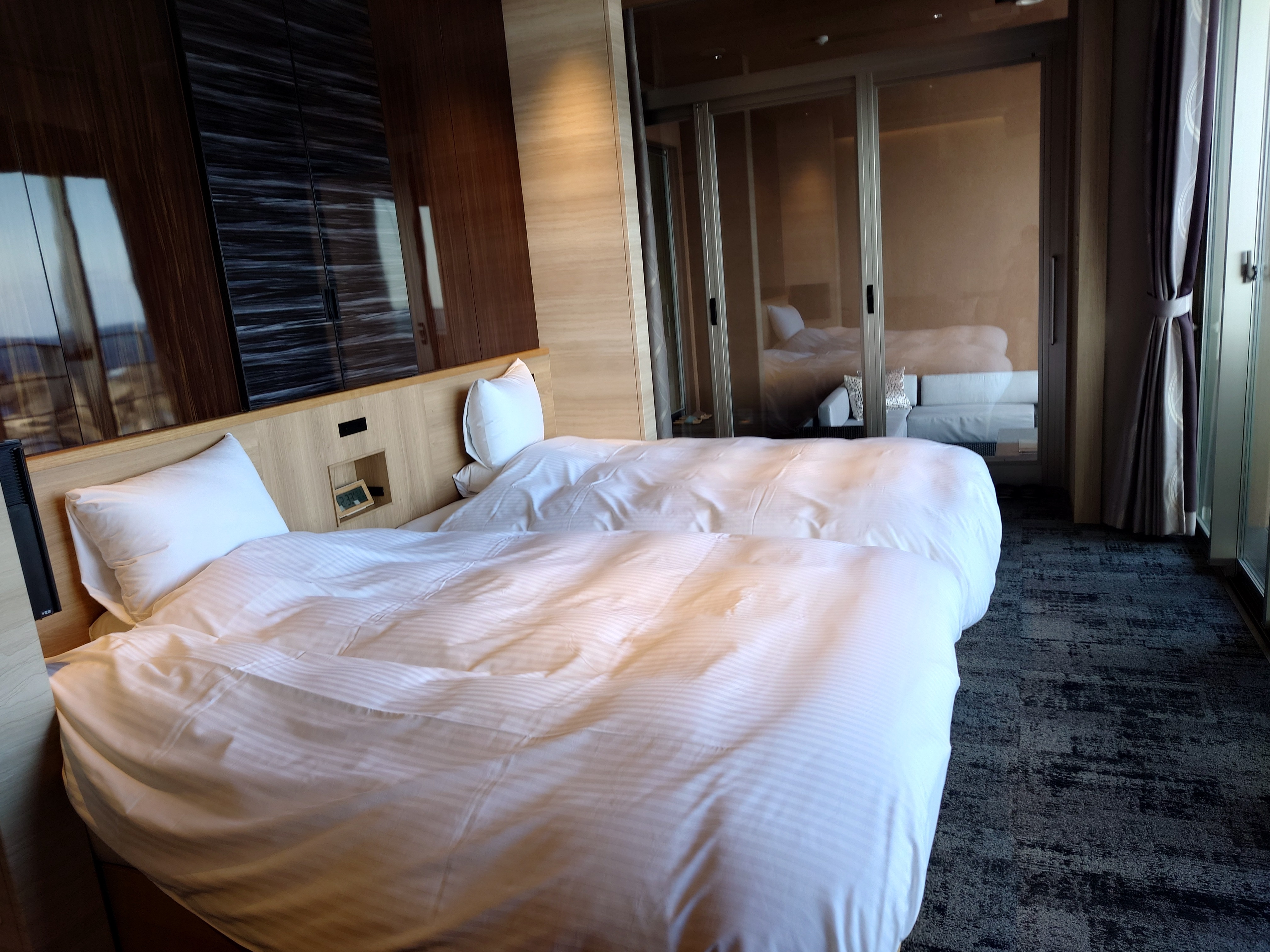 Tempat tidur tipe mewah dan premium adalah tempat tidur twin double yang luas!