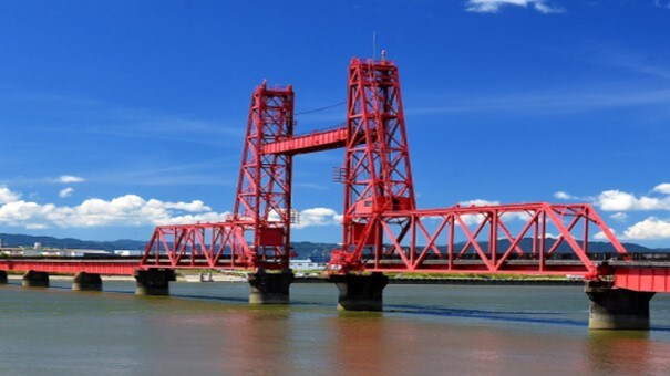 [Chikugo River Lift Bridge] About 10 minutes by car from the hotel