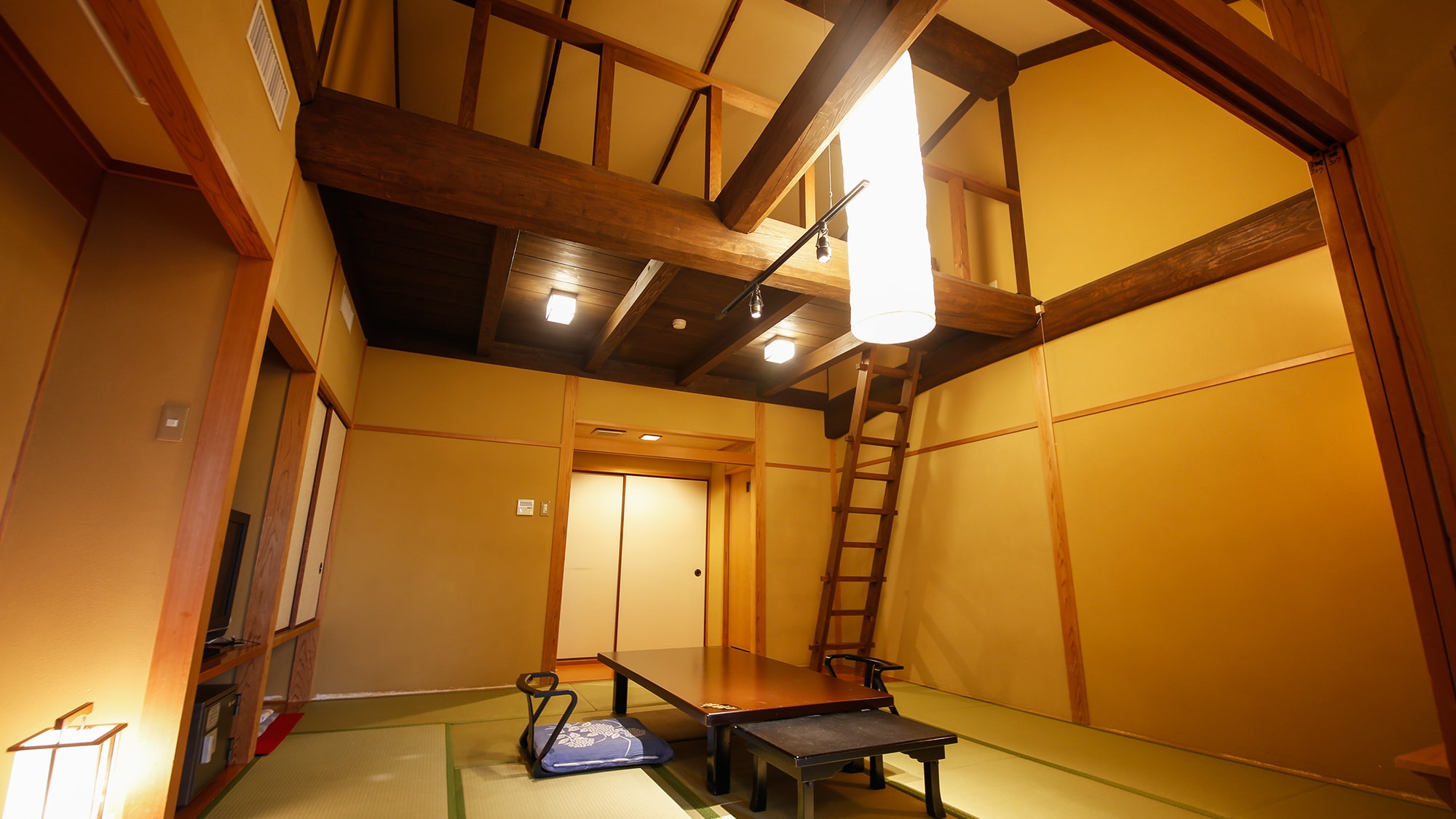 Japanese-style room with loft