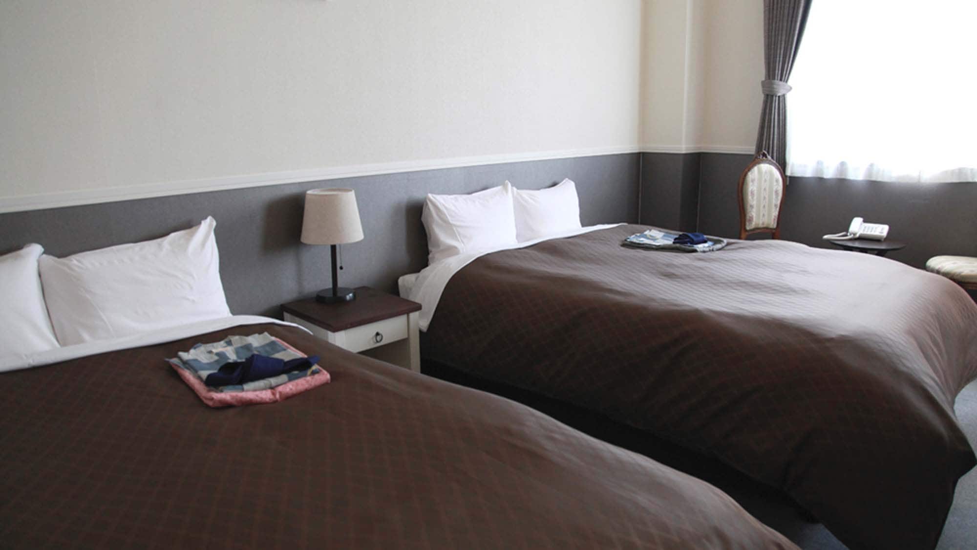 ・[Kamar Twin] Sinar matahari masuk melalui jendela besar
