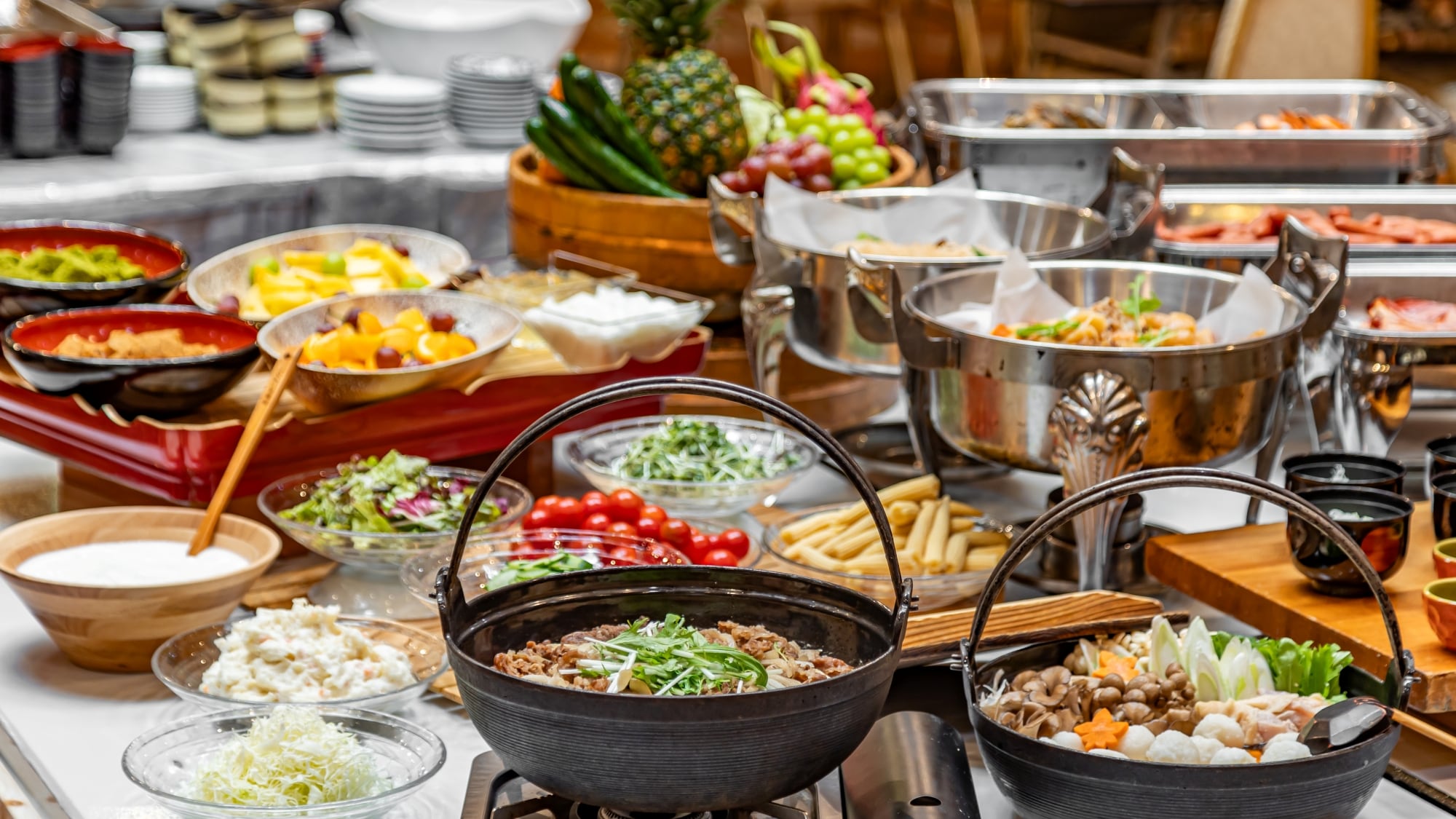 A buffet breakfast with over 40 Japanese and Western dishes at the convention hall "Danburi"