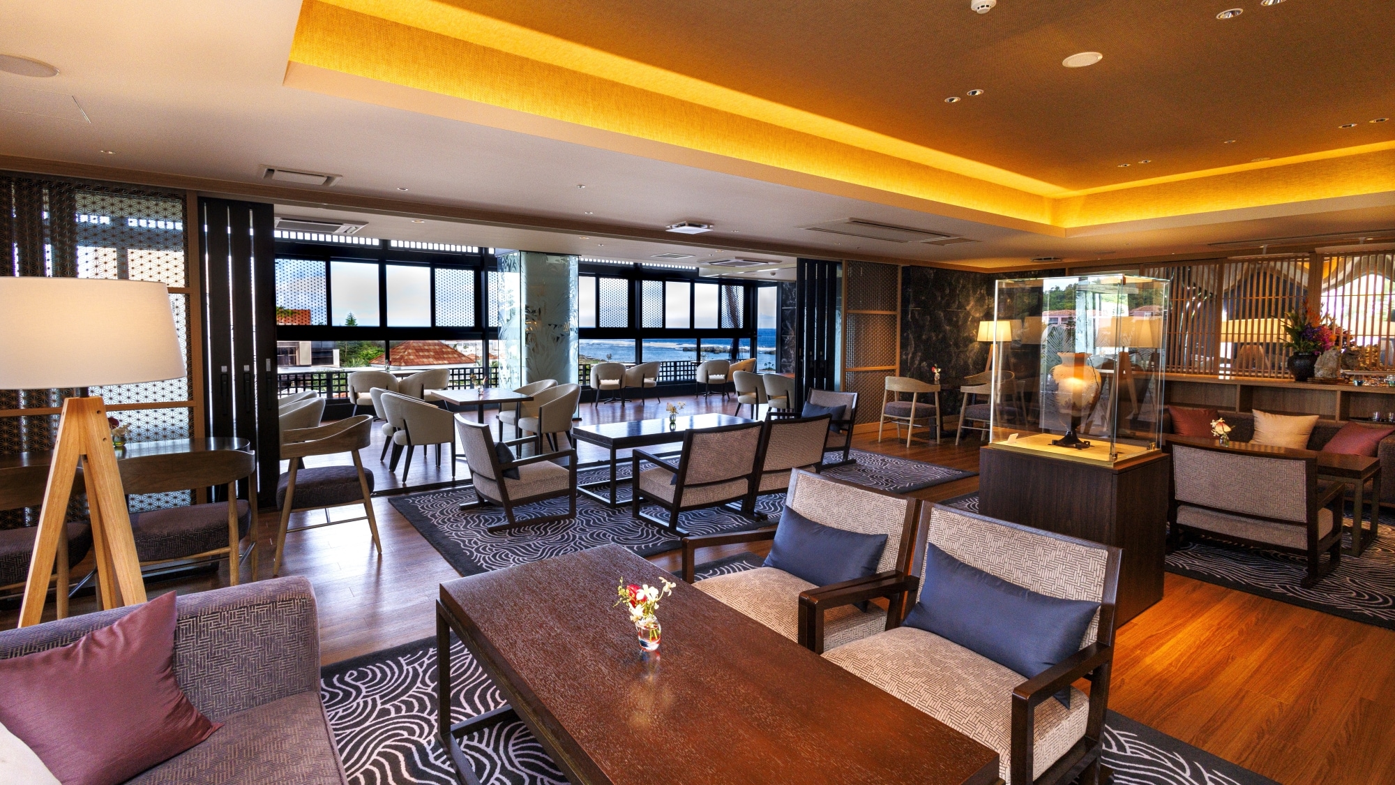 [The Club Lounge] A lounge offering beautiful ocean views.