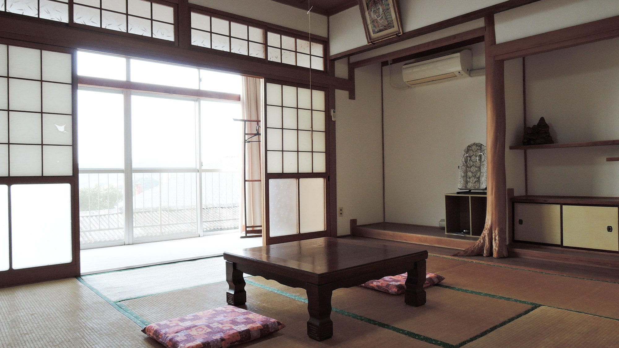 * 觀景房（1號房）：日式房間，充滿鄉村氣息。
