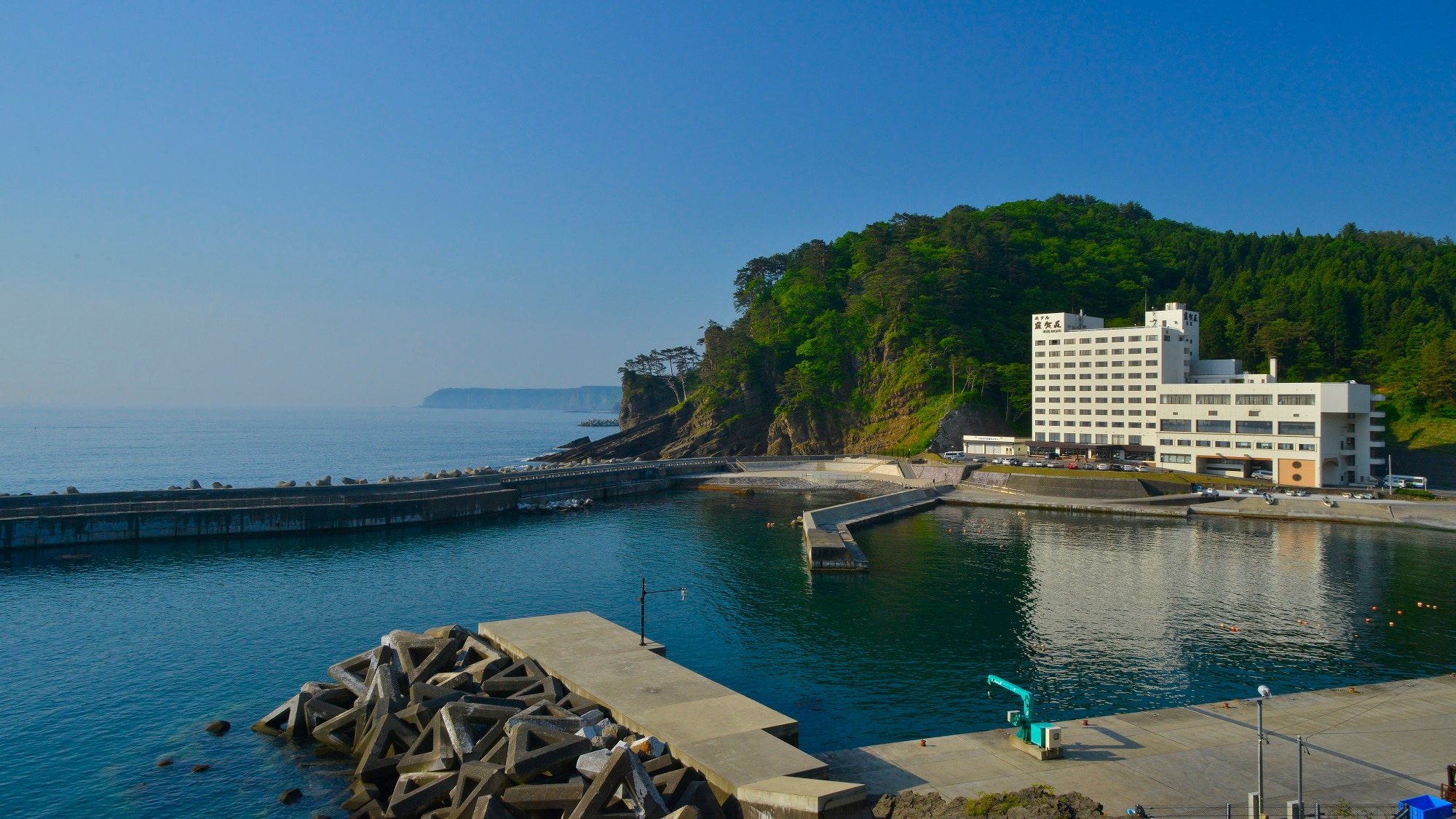 外観写真（対岸の県道より）