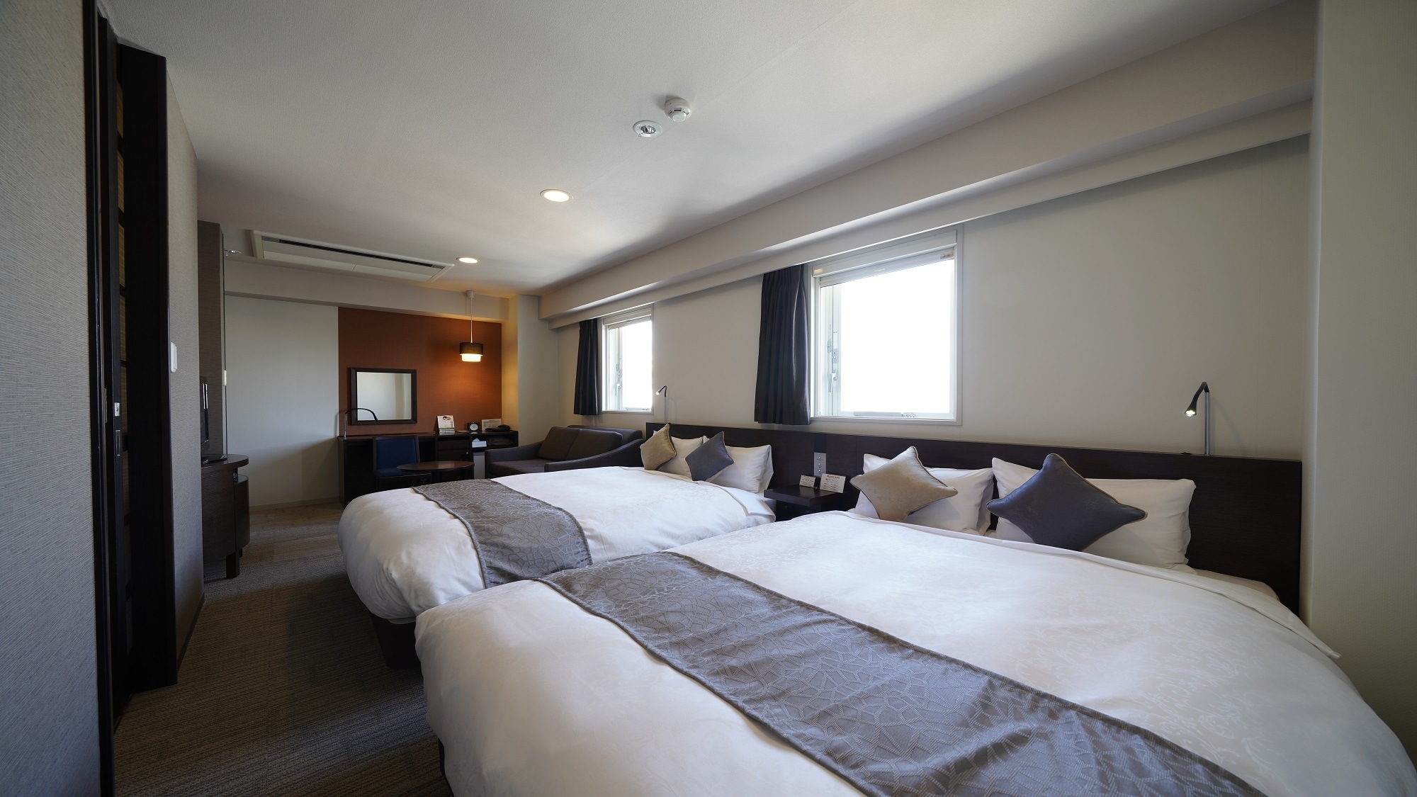 Deluxe Superior Twin Room①