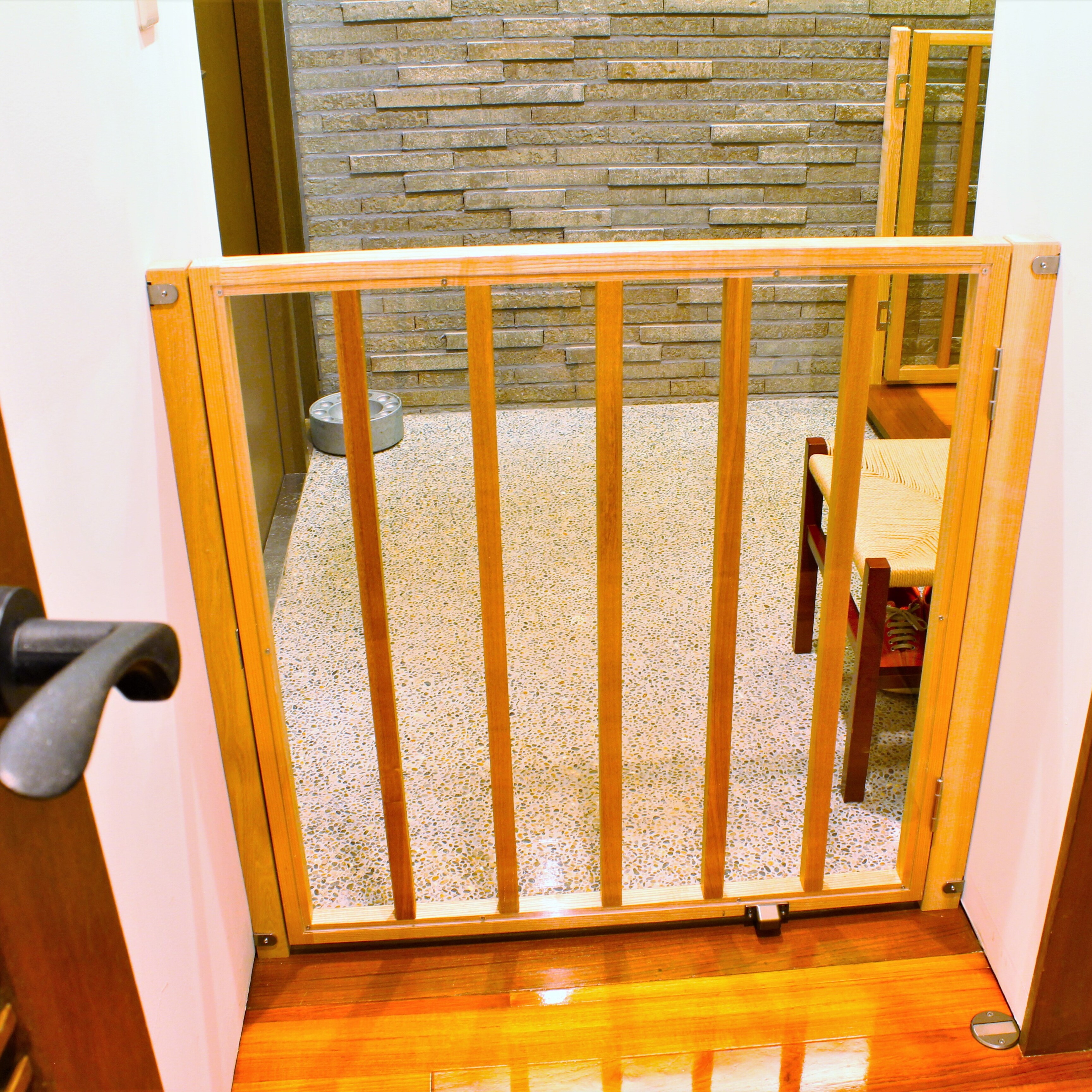[Room equipment] Pop-out prevention gates are installed in all rooms.