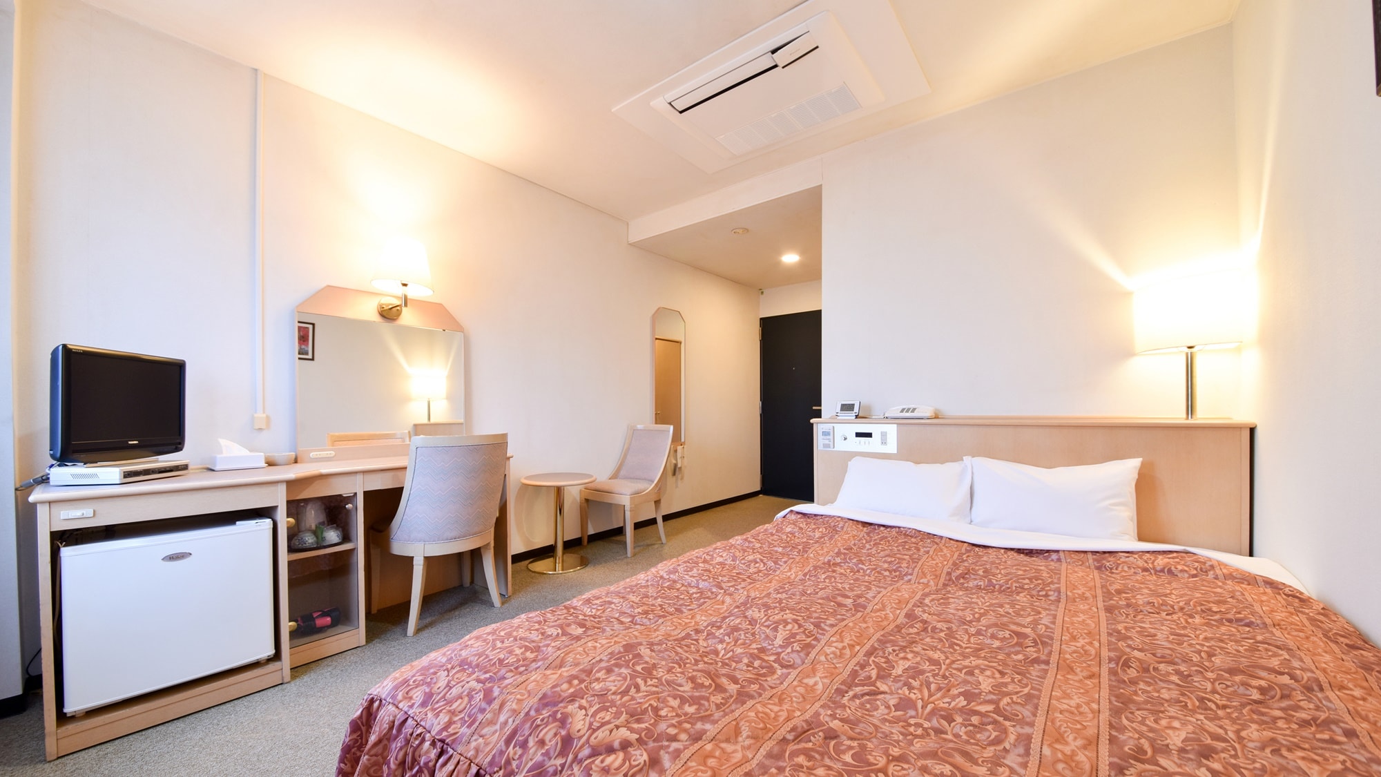 * [King Double] A spacious 18m2 room with a bath and toilet ♪