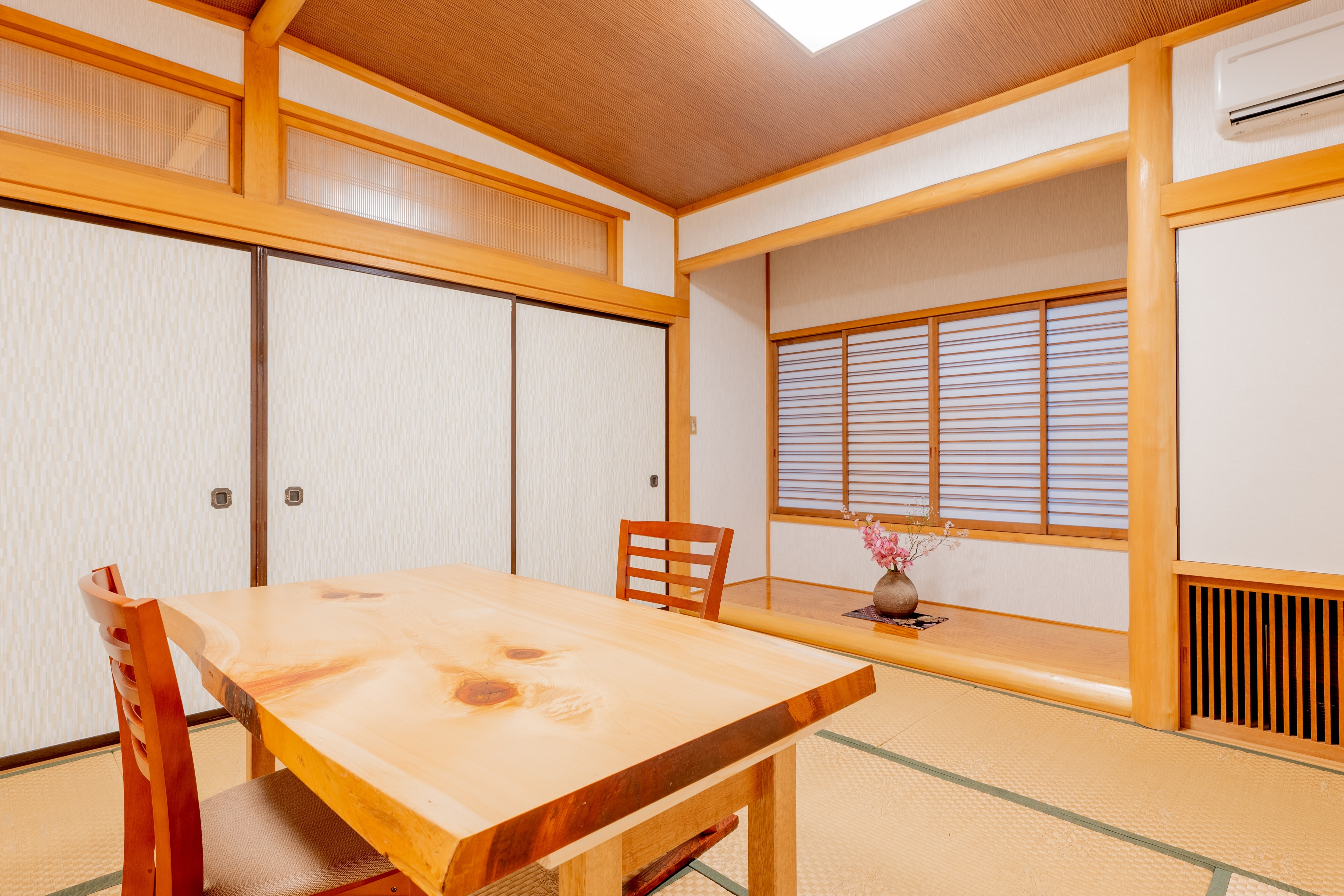 用餐区（也可提供餐桌）