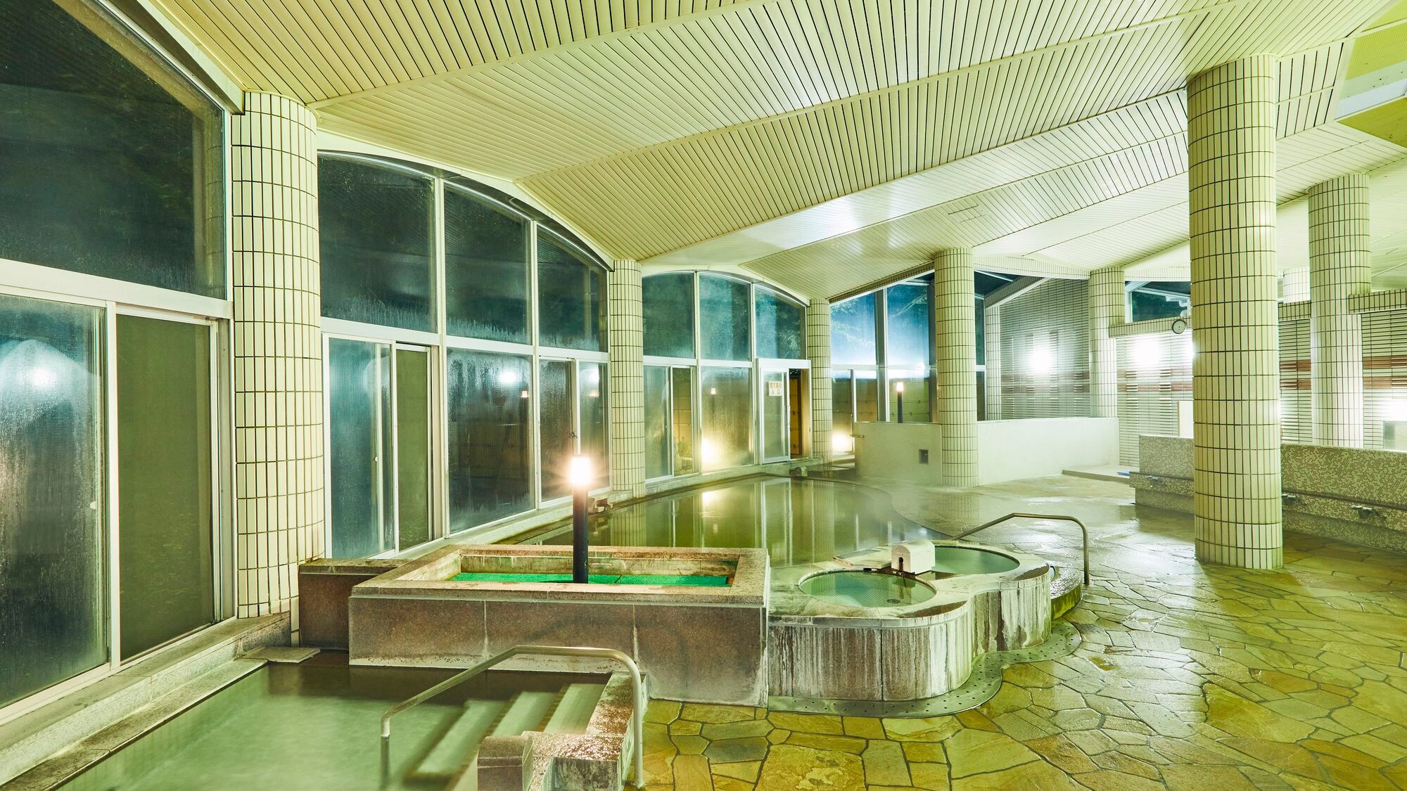 [Large public bath]