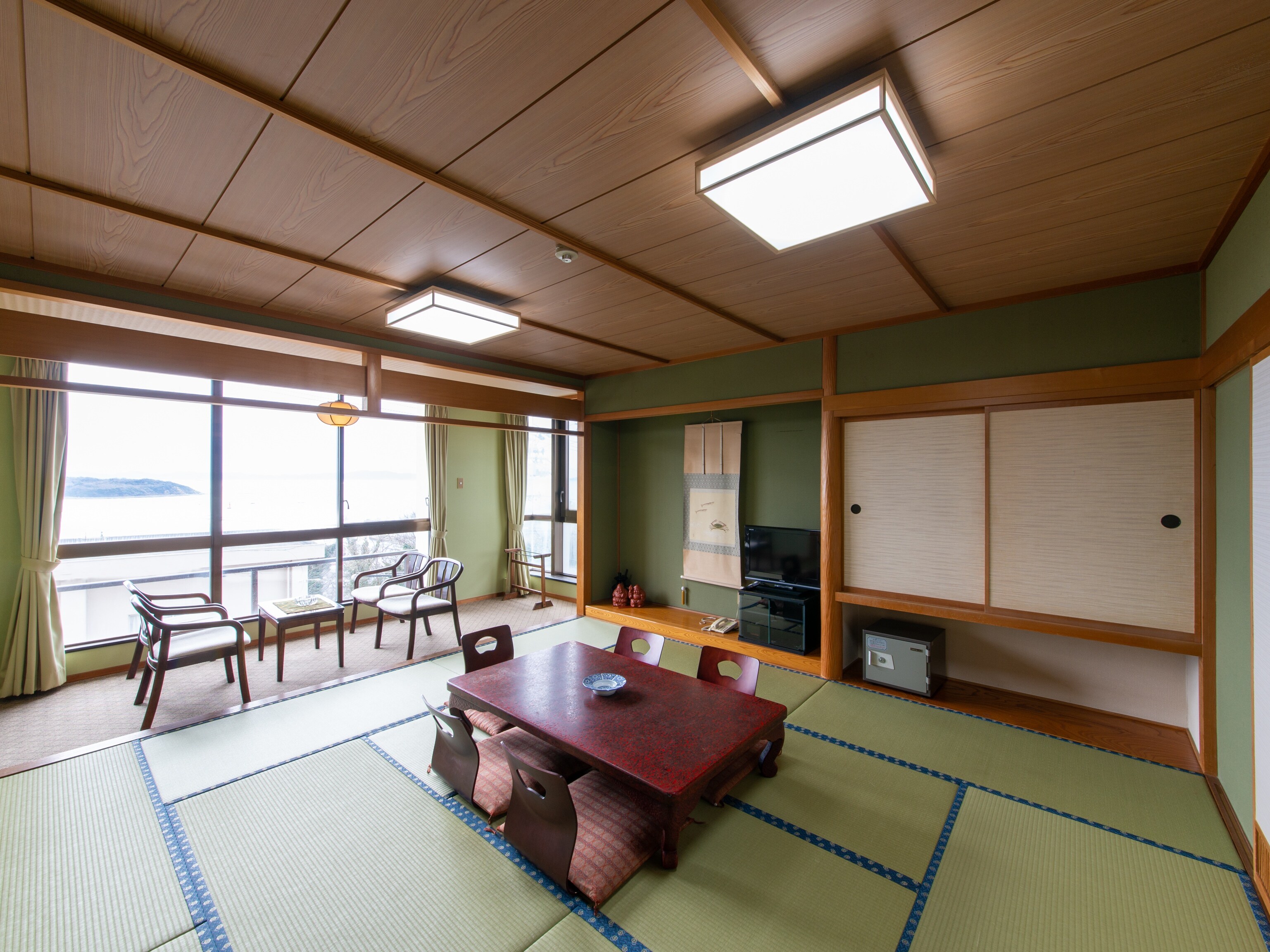Japanese-style room for five
