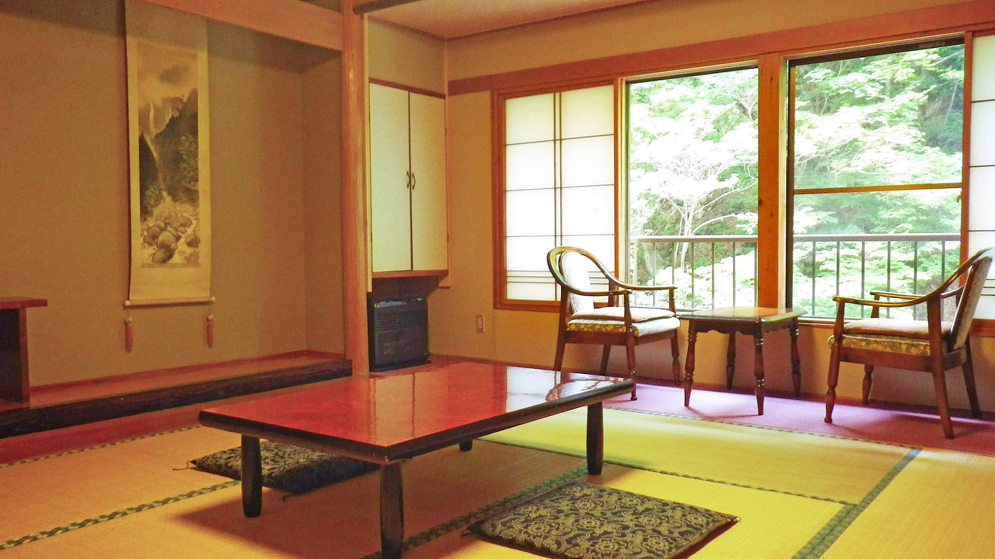 ・[Room] A calming Japanese space. Relax on the tatami mats