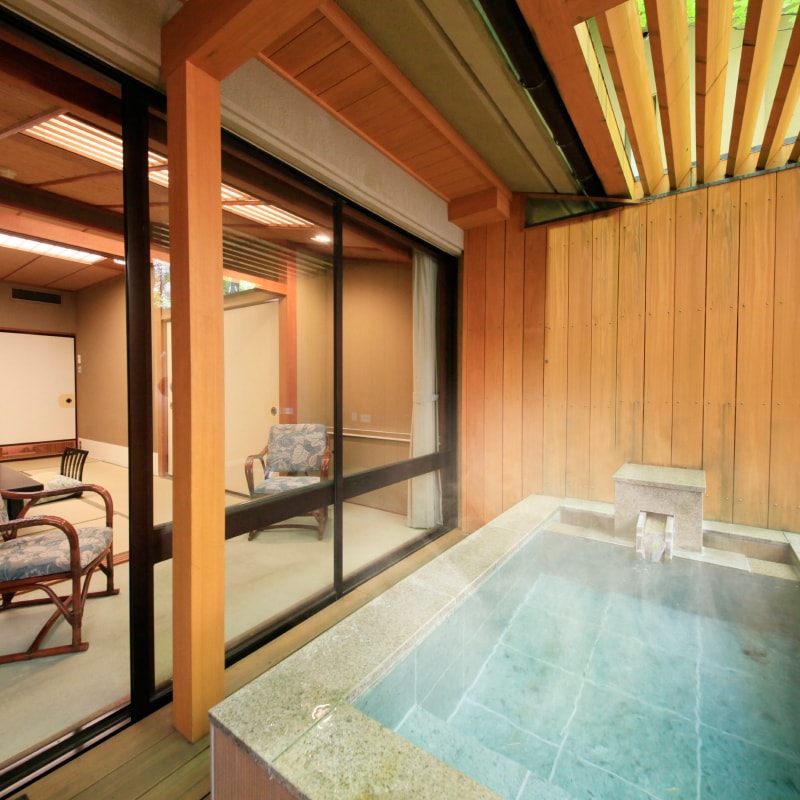 Kamar tamu dengan pemandian terbuka yang mengalir langsung dari sumbernya [Kamar bergaya Jepang 10 tikar tatami]