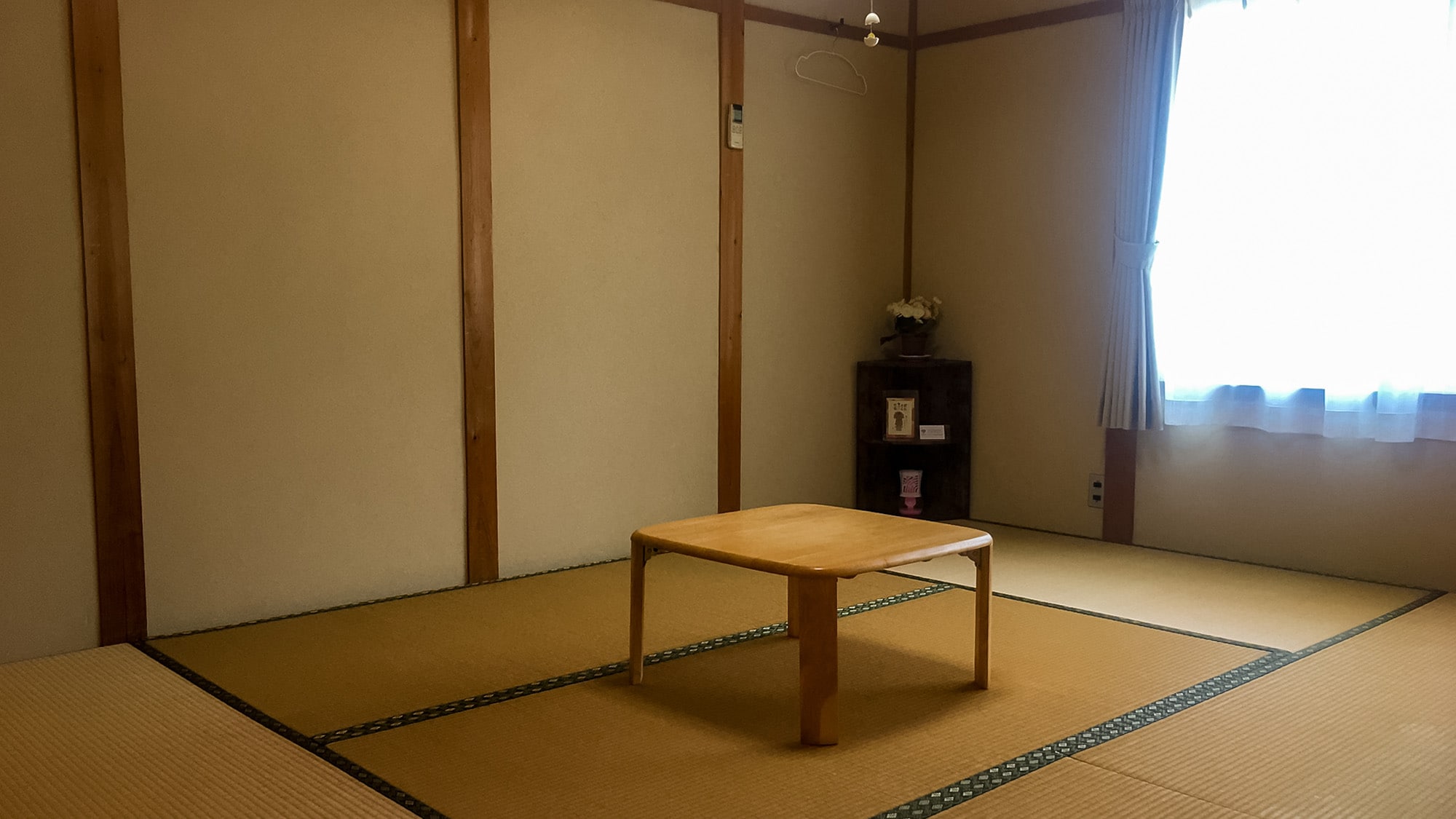 ・[Japanese-style room] A room with a nostalgic atmosphere, like grandma's house.