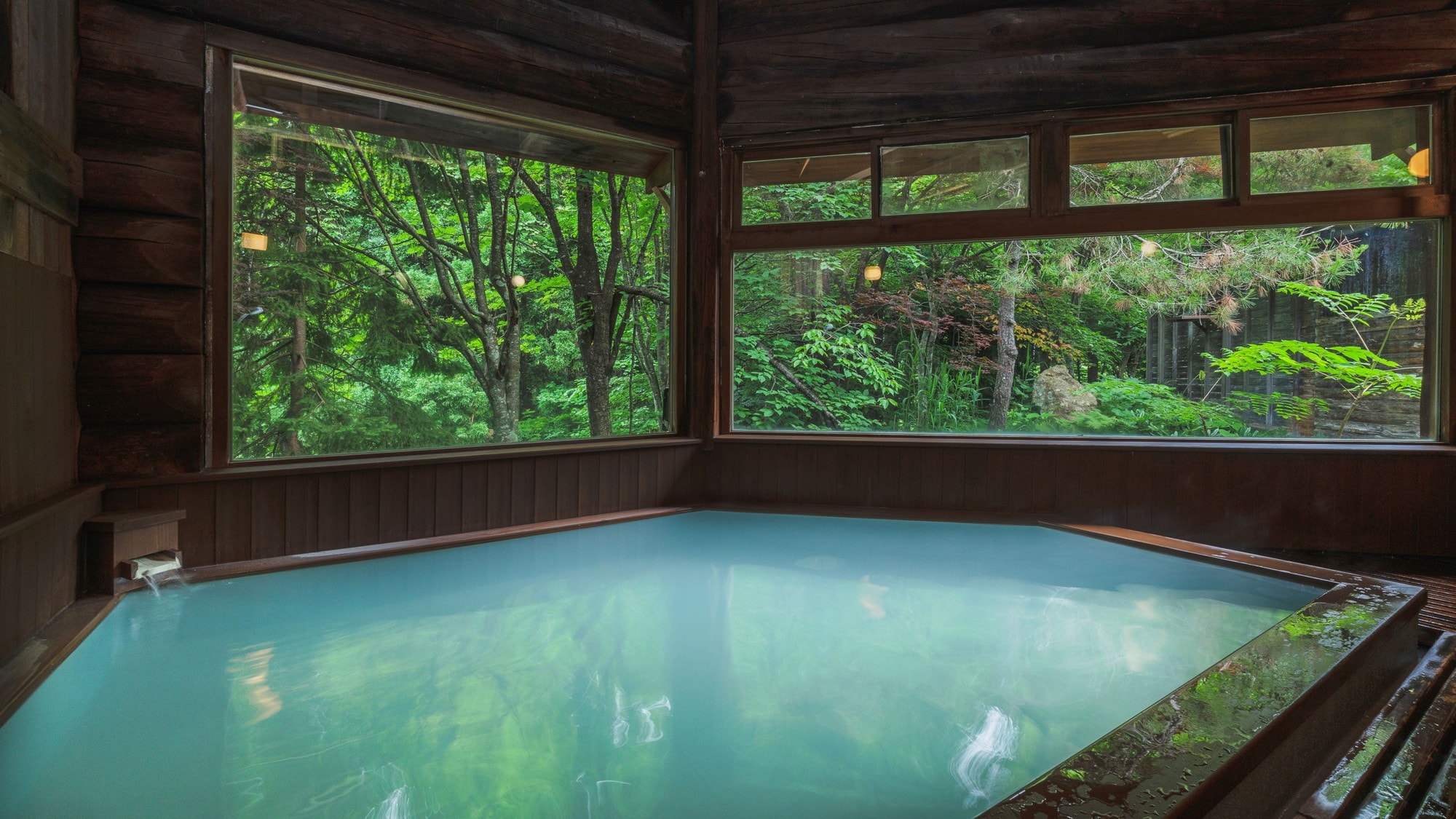[Log-built hot spring bath] Enjoy the historic and therapeutic Zao Onsen in the midst of Zao's lush nature with water flowing directly from the source