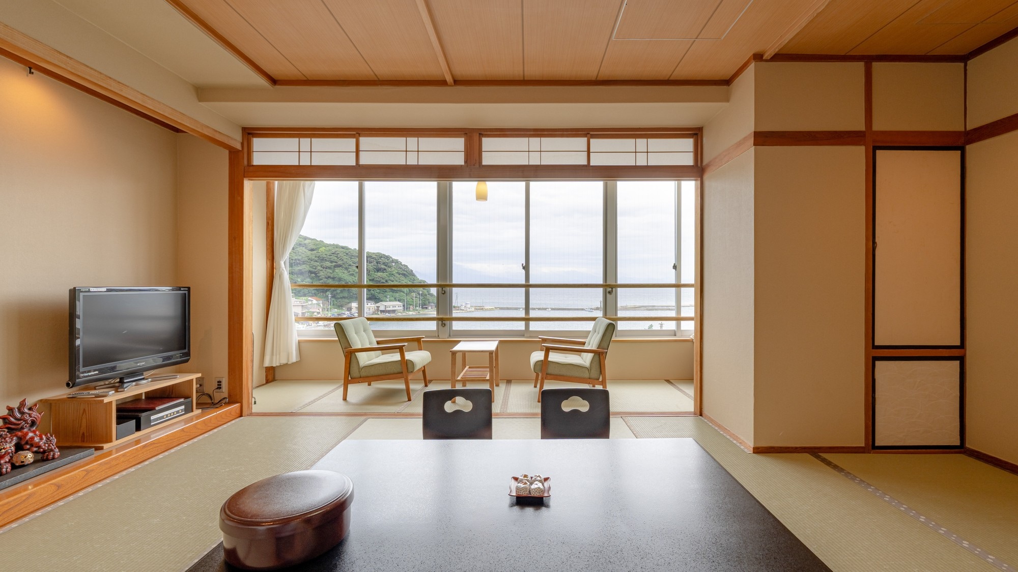 [新建築]