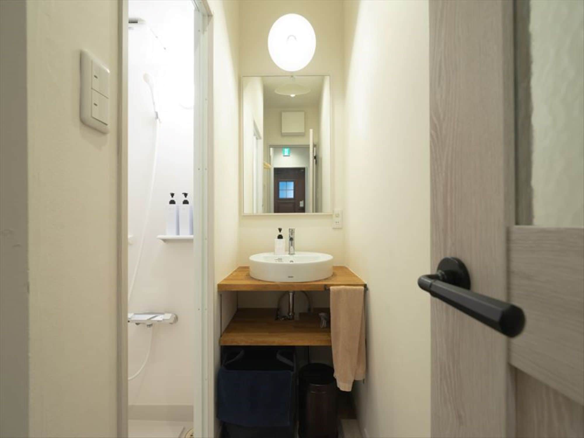 nB Room Bathroom②