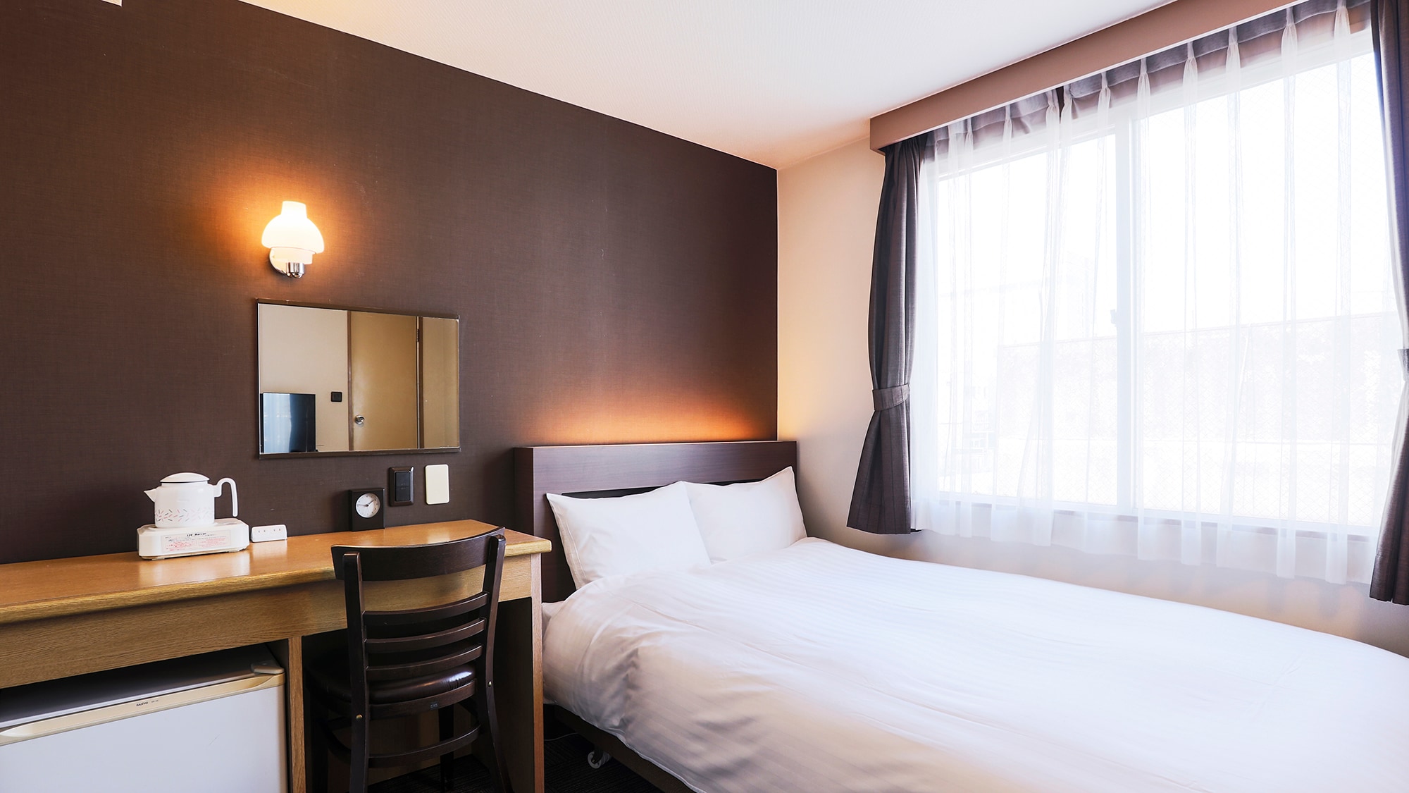 [Standard / Semi-double] Bed width 120 cm / 17 square meters. Comfortable work and smartphone ♪ Wi-Fi is available!