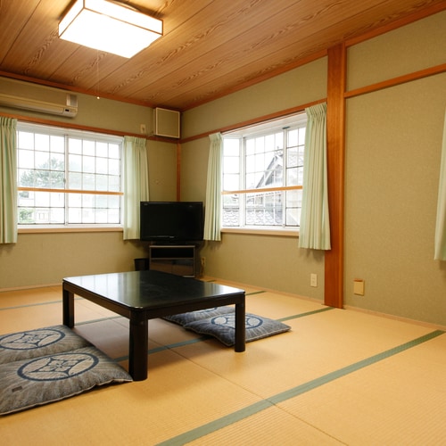 Japanese-style room: 8 to 10 tatami mats
