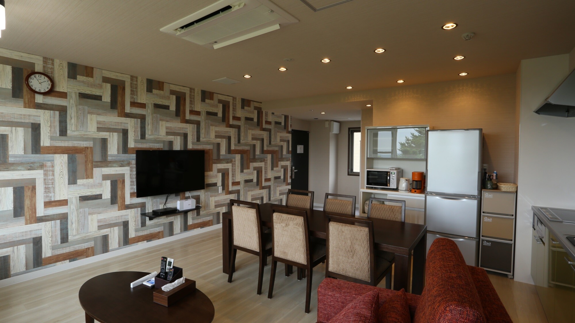 [Example of a Deluxe Room] Enjoy villa life in a spacious kitchen.
