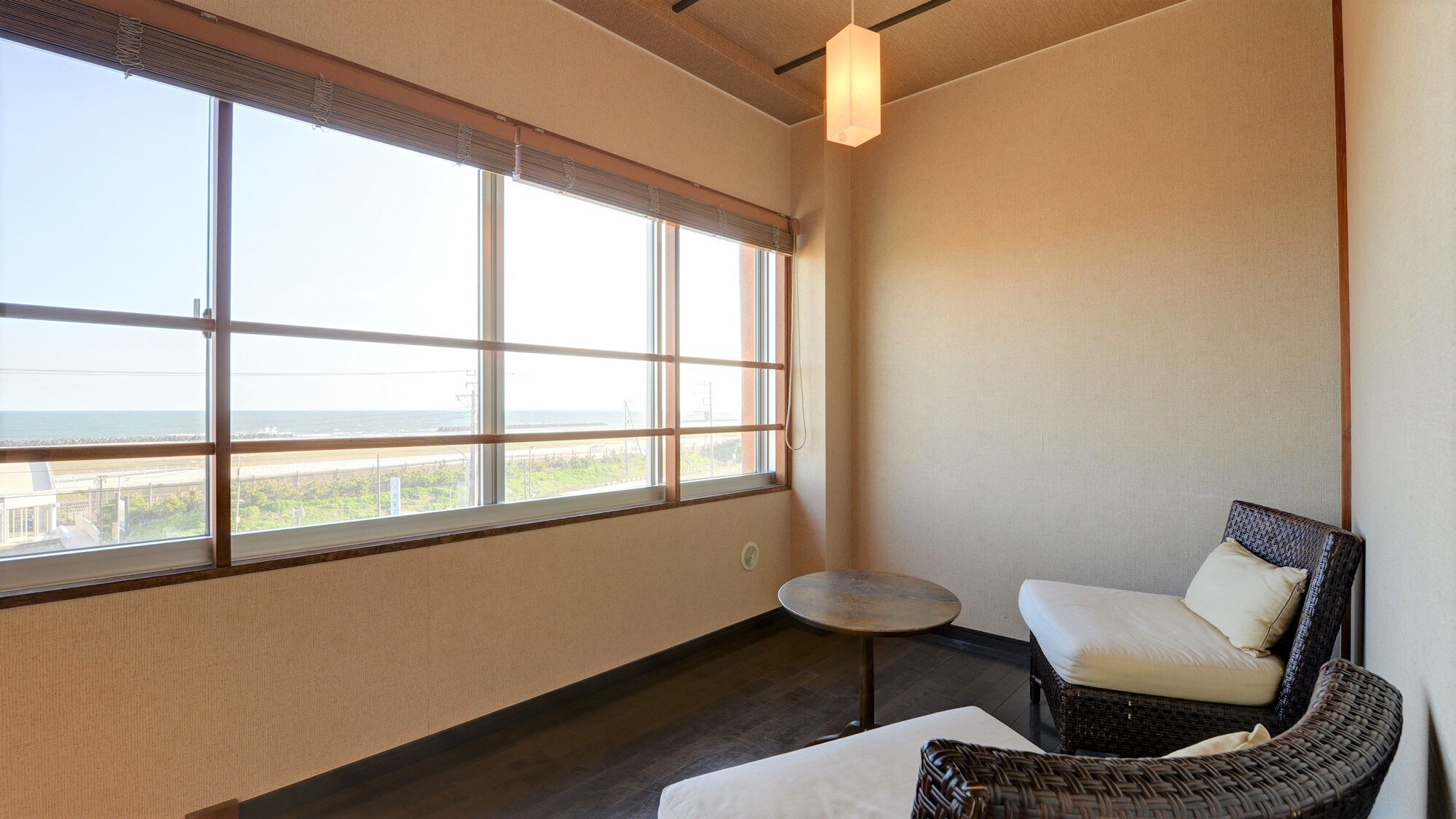 *Example of a Japanese-style room/We also have a space where you can look out at the ocean in our Japanese-style rooms! Relax and unwind from your daily fatigue while gazing at the ocean.