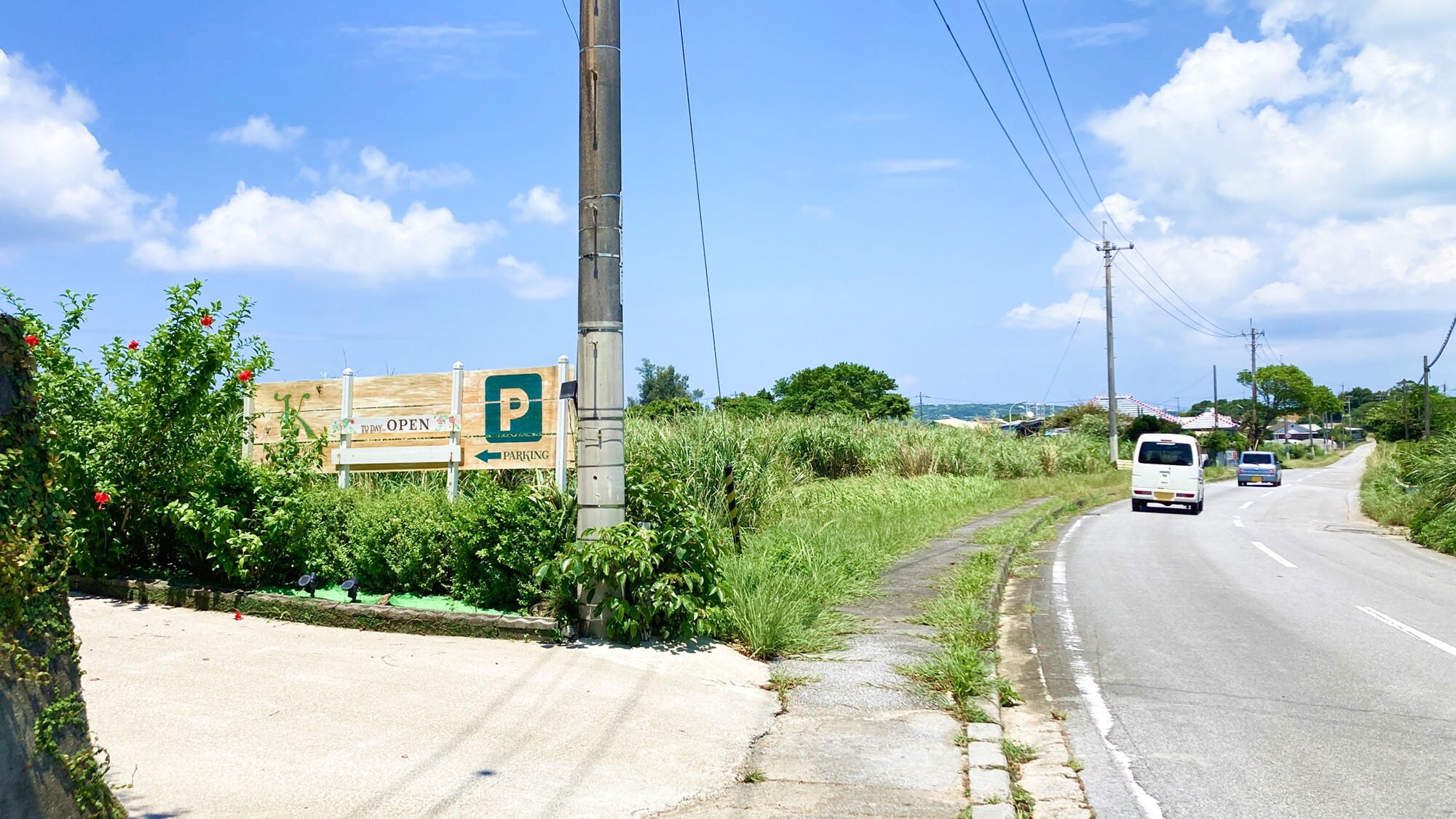 ・[Parking lot] Look for the sign. Up to two passenger cars can be accommodated.