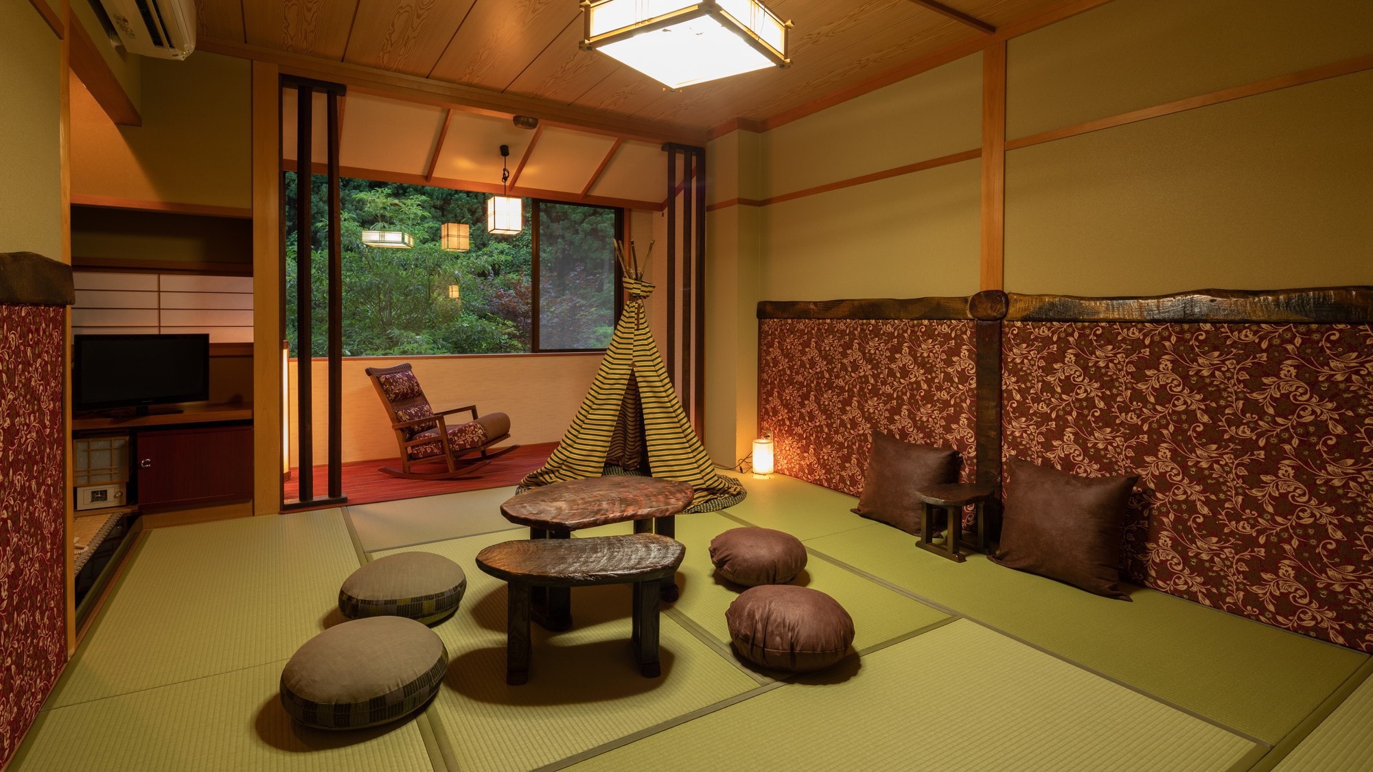 An example of a "modern Japanese-style room". Some rooms have a "small tent" that makes children excited ♪