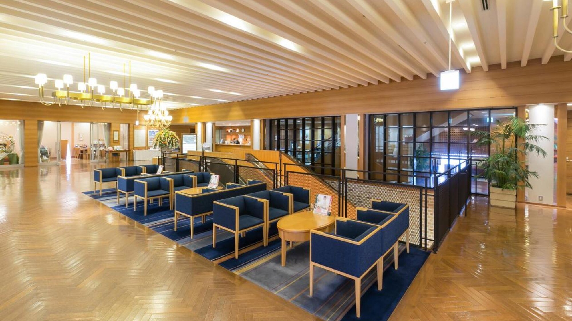 [Lobby] The spacious lobby can also be used for meetings.