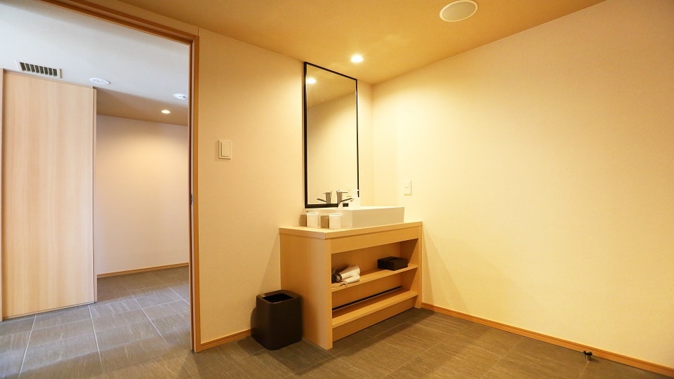 [Suite room] Washbasin separate and spacious!