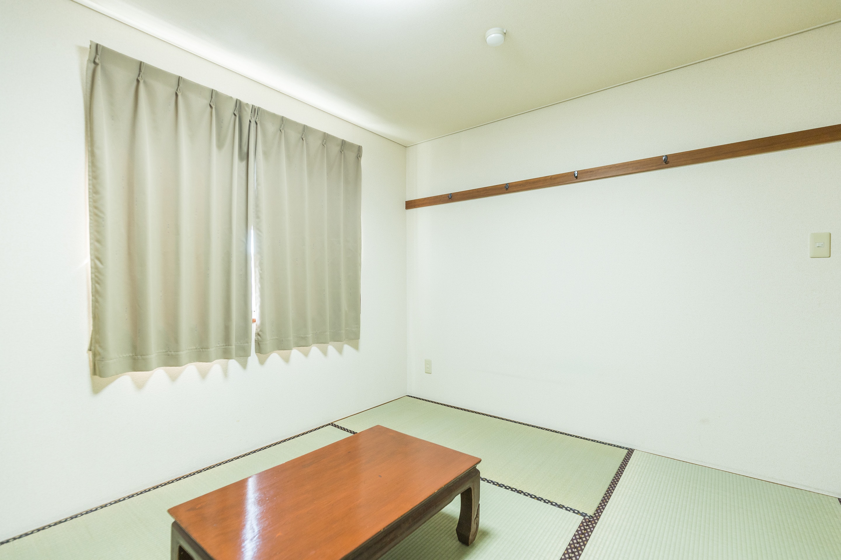 Japanese-style room for two (no bath or toilet)
