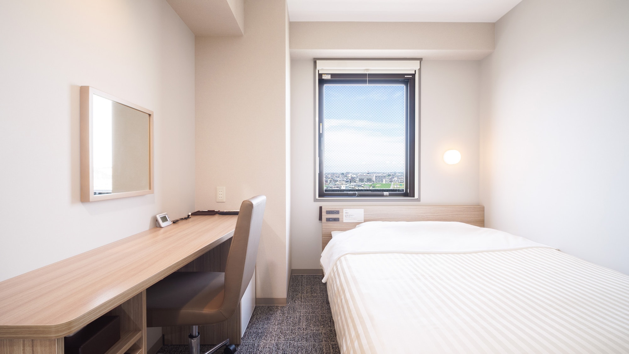 A 150cm wide bed and a mattress with just the right amount of firmness will ensure you a good night's sleep.