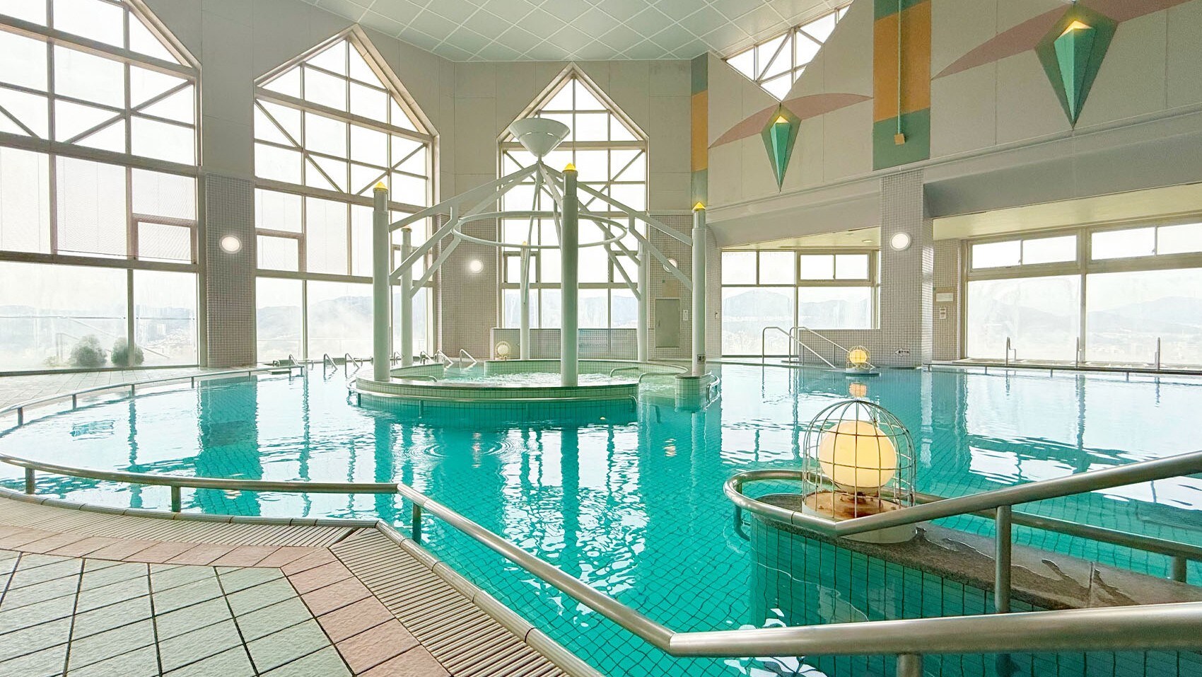[Bade Zone] A heated pool where you can wear swimwear.