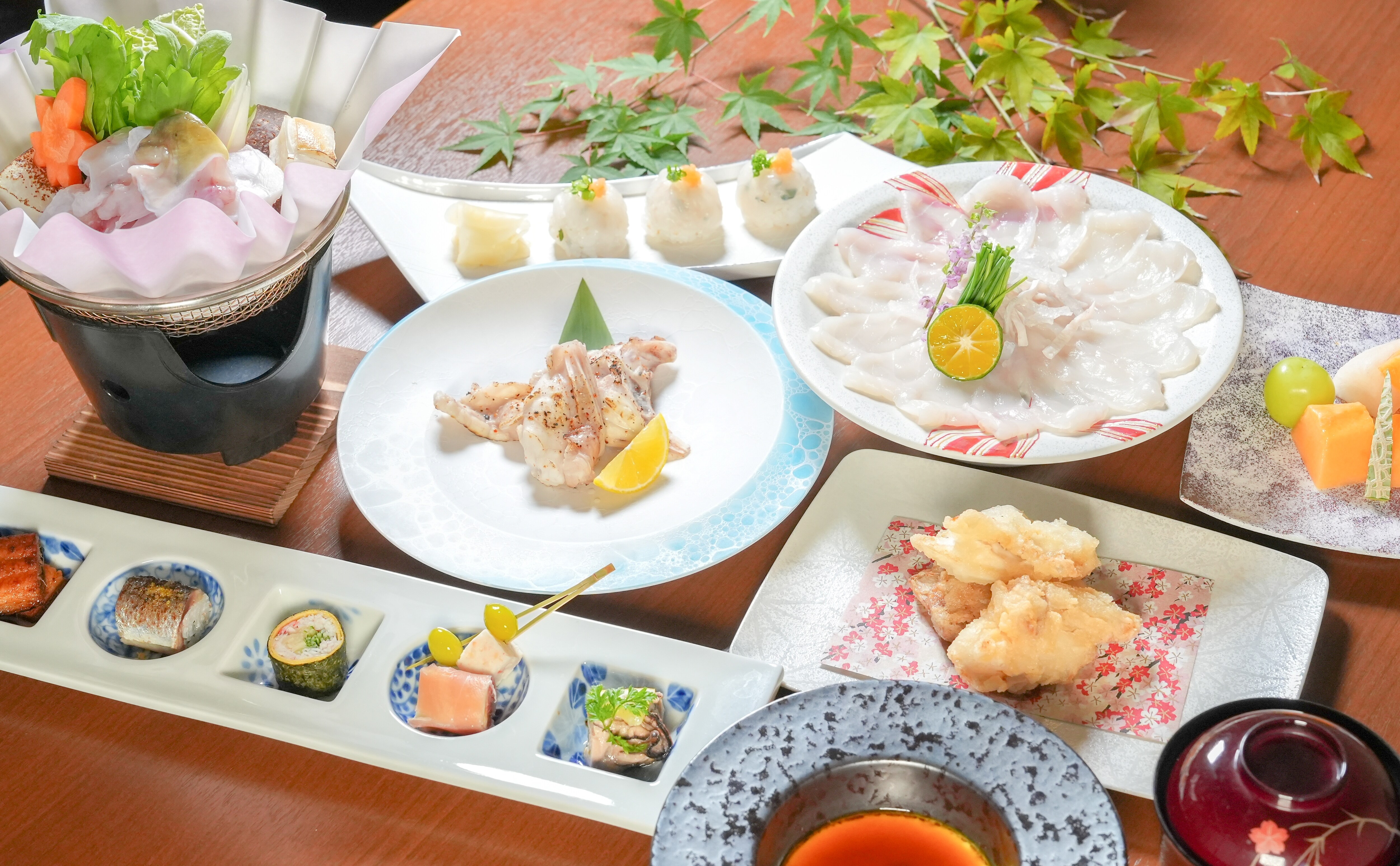 An example of blowfish kaiseki (seasonal special dish)