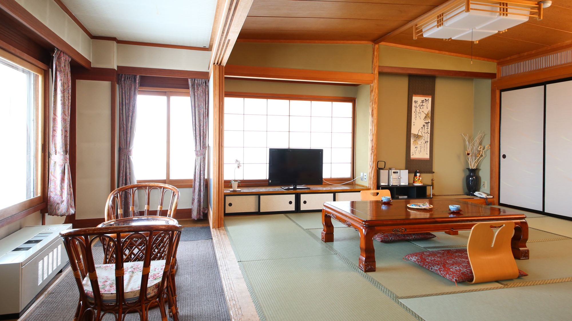 [Rachokan ■ Japanese and Western rooms on the top floor] Enjoy the view from the window