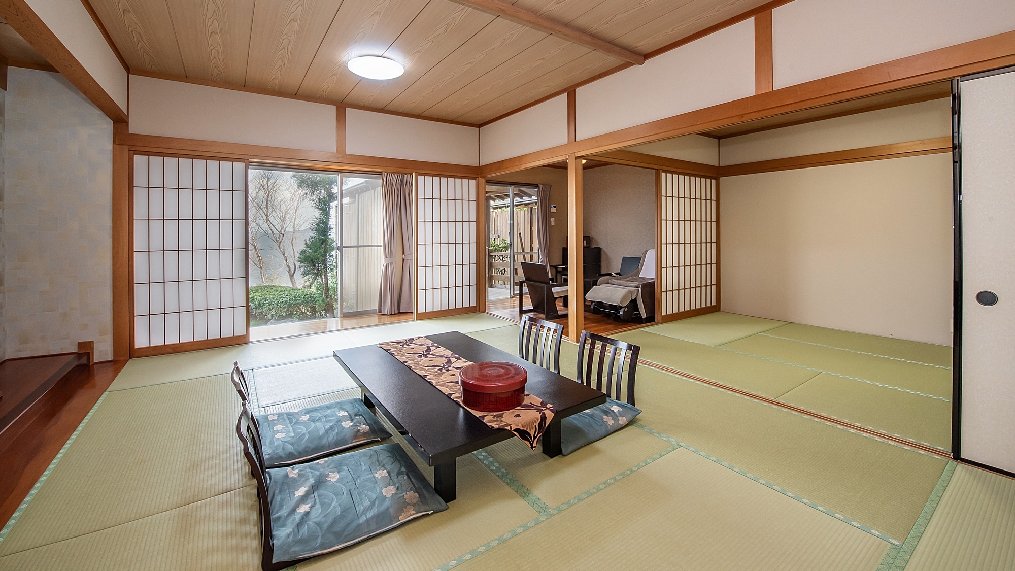 Japanese-style suite with open-air bath [Kasai-an (12 tatami mats + 6 tatami mats + 4.5 tatami mats)]