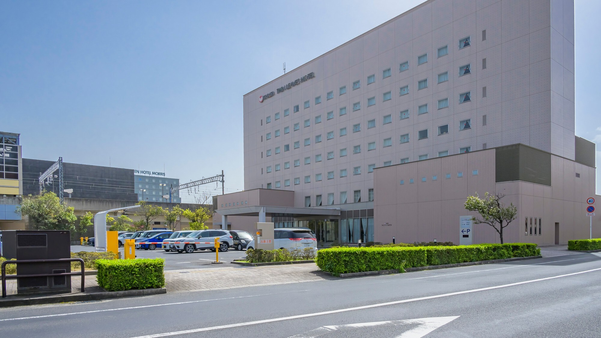 Parking is available for guests staying at the hotel for 500 yen per stay (private car).