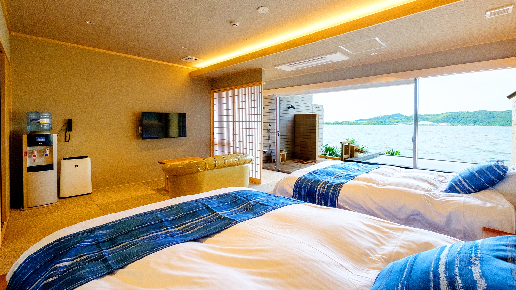 [Bizen 3 - Phòng đôi hiện đại kiểu Nhật] Tận hưởng khung cảnh thanh bình khi nằm trên giường là một trải nghiệm xa hoa.